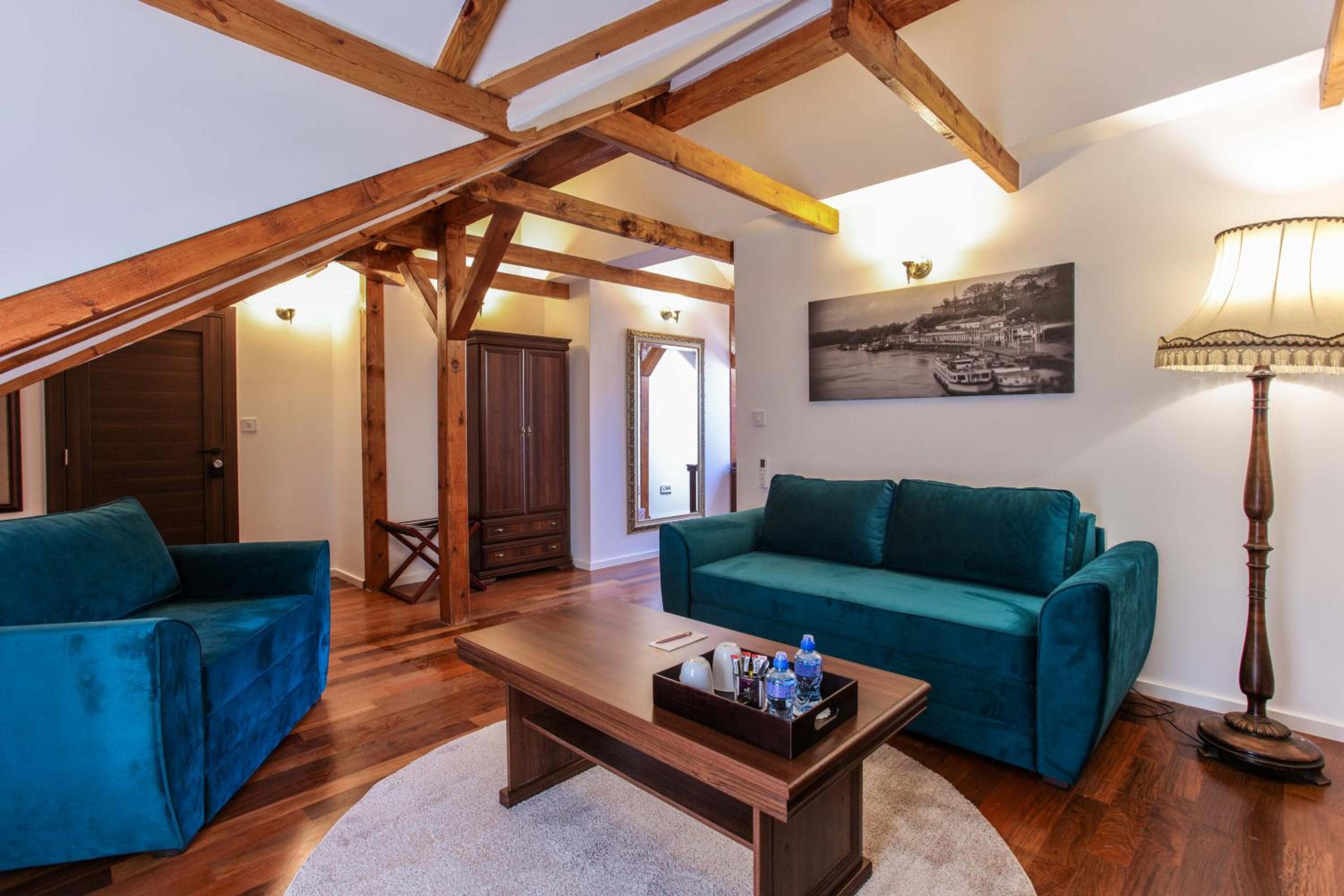 Apartment with Terrace - Photo 7