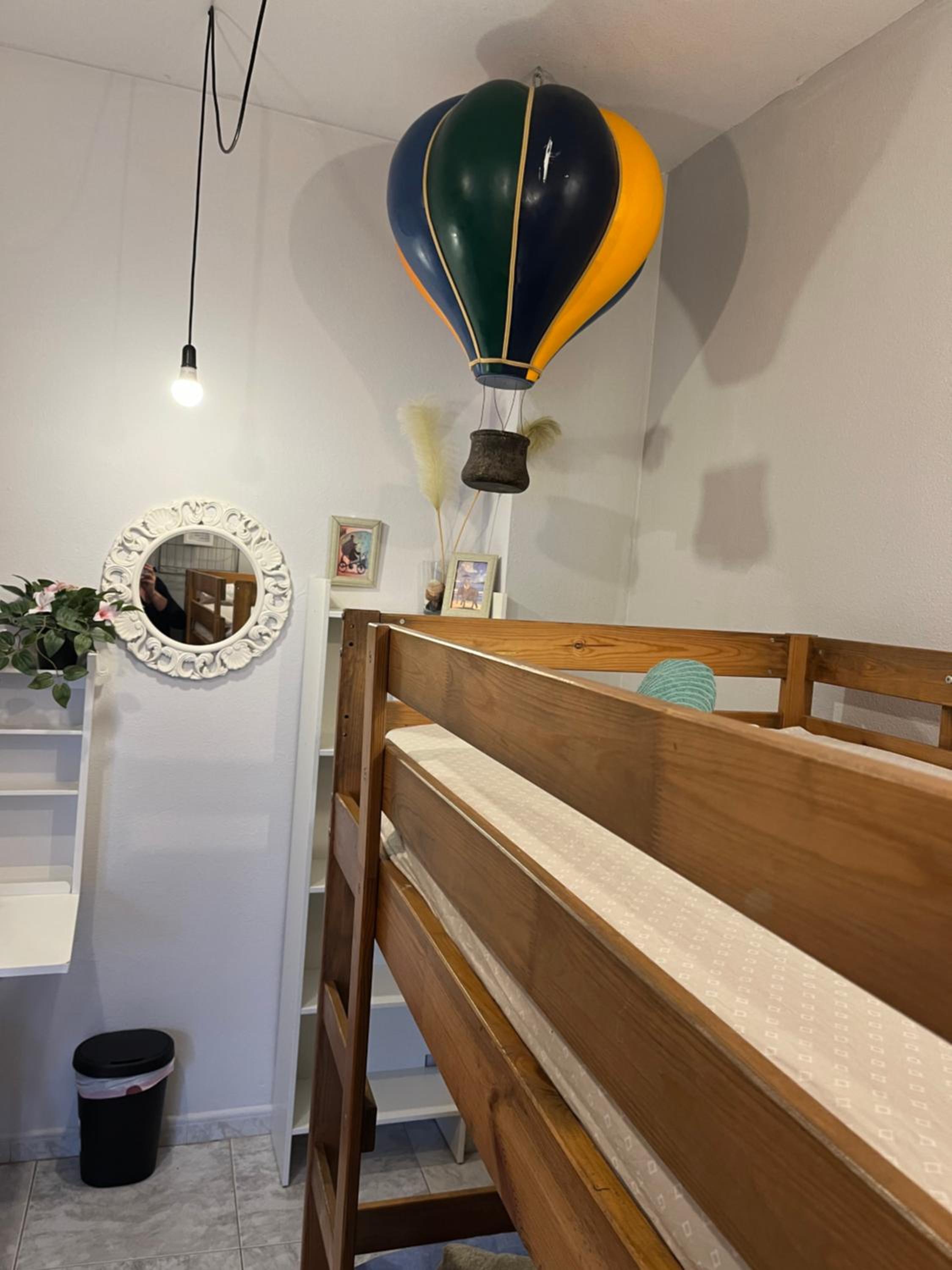 Habitación Doble con Literas y Baño Compartido