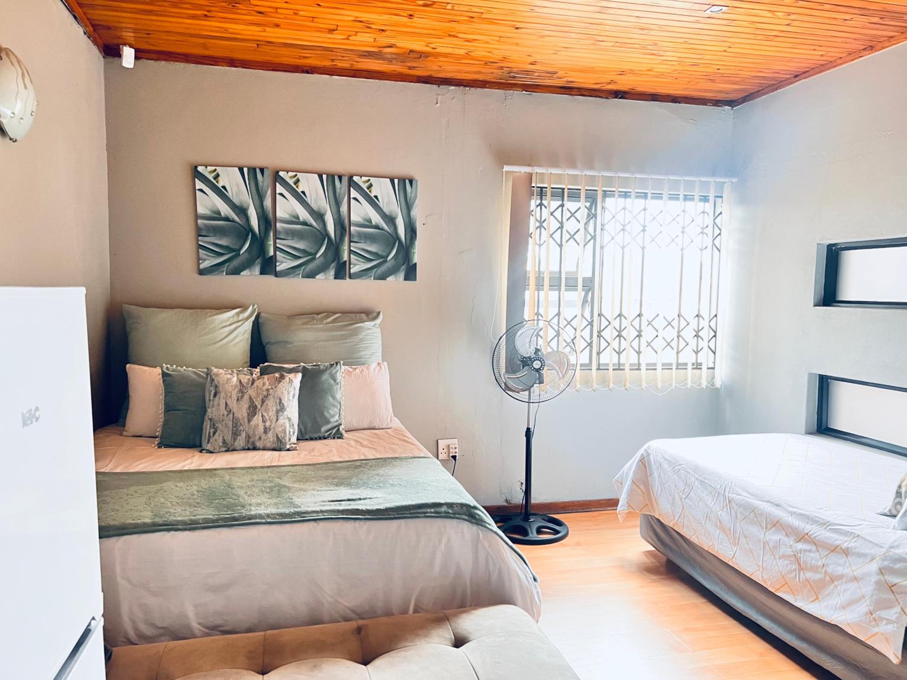Deluxe Double Room (2 Adults + 1 Child) photo 2