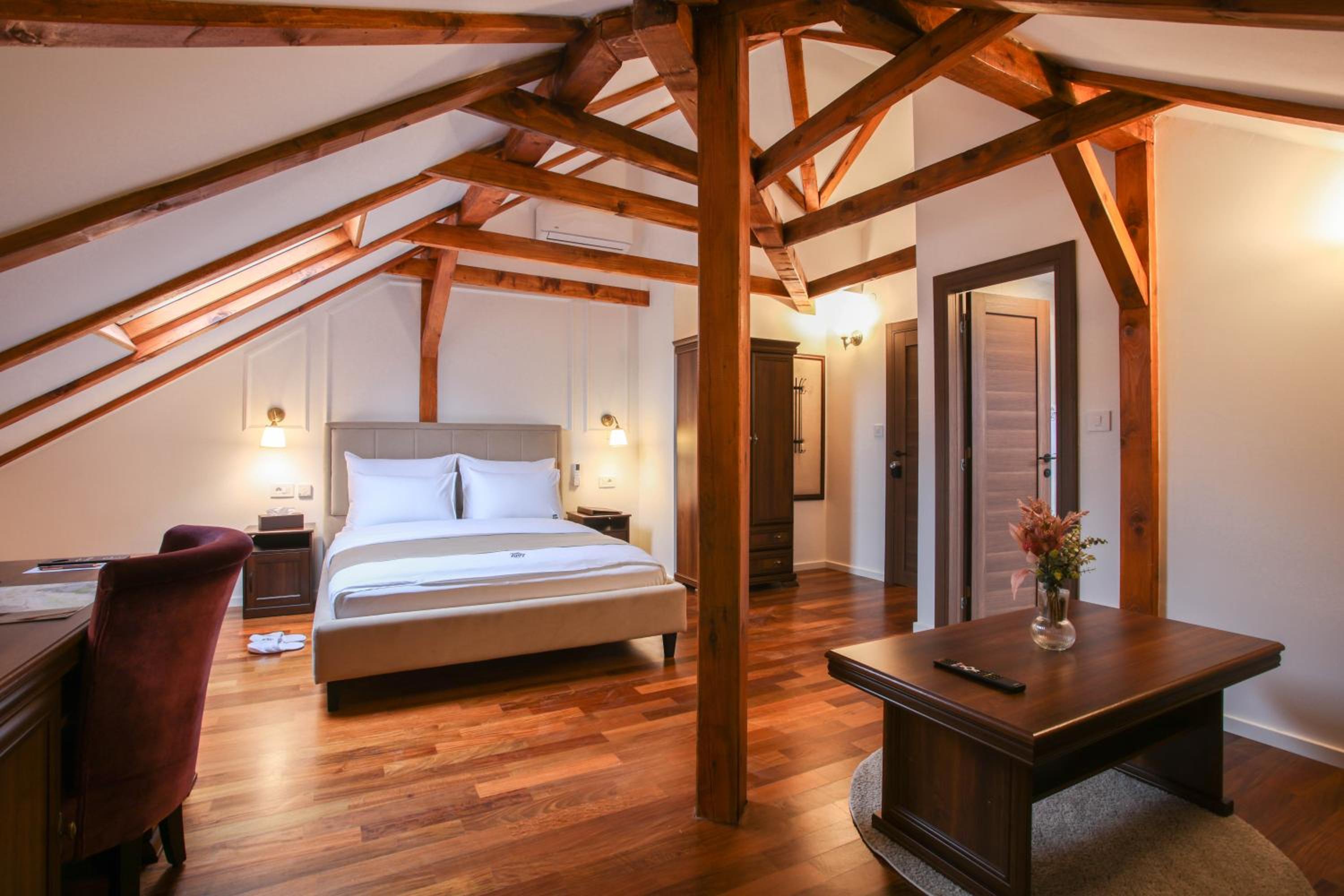 King Room with Two King Beds photo 1