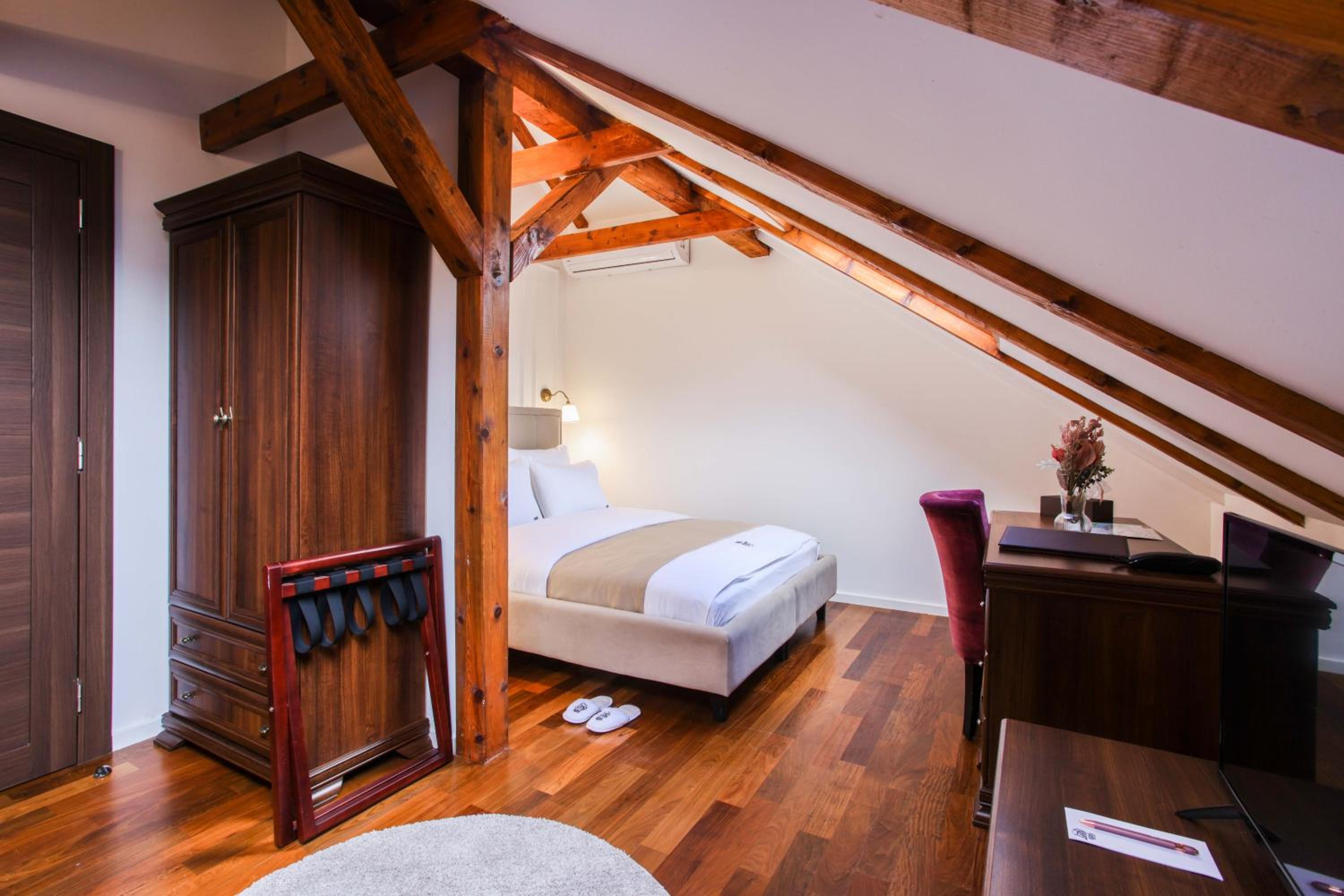 Standard Triple Room - Photo 4