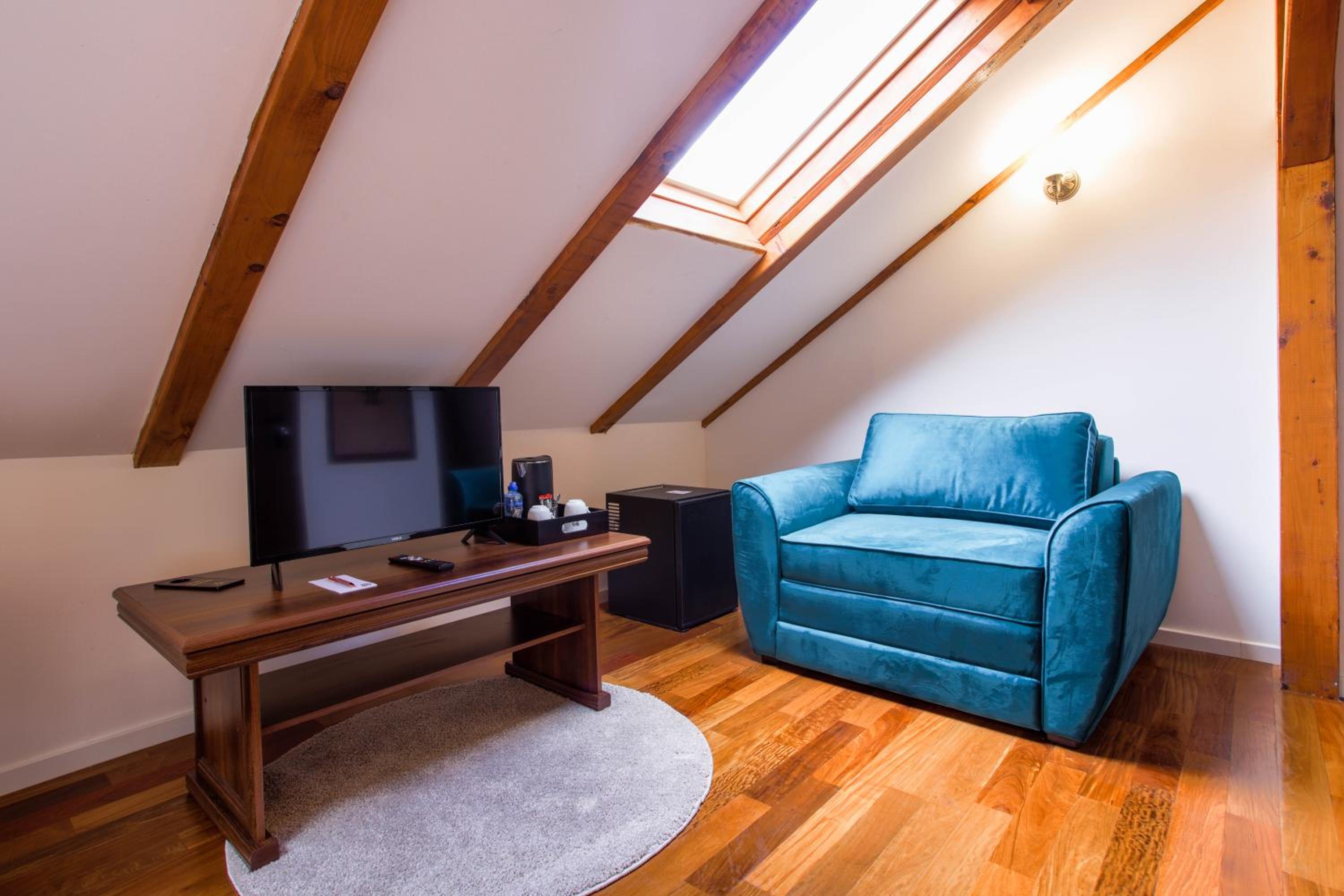 Standard Triple Room - Photo 11