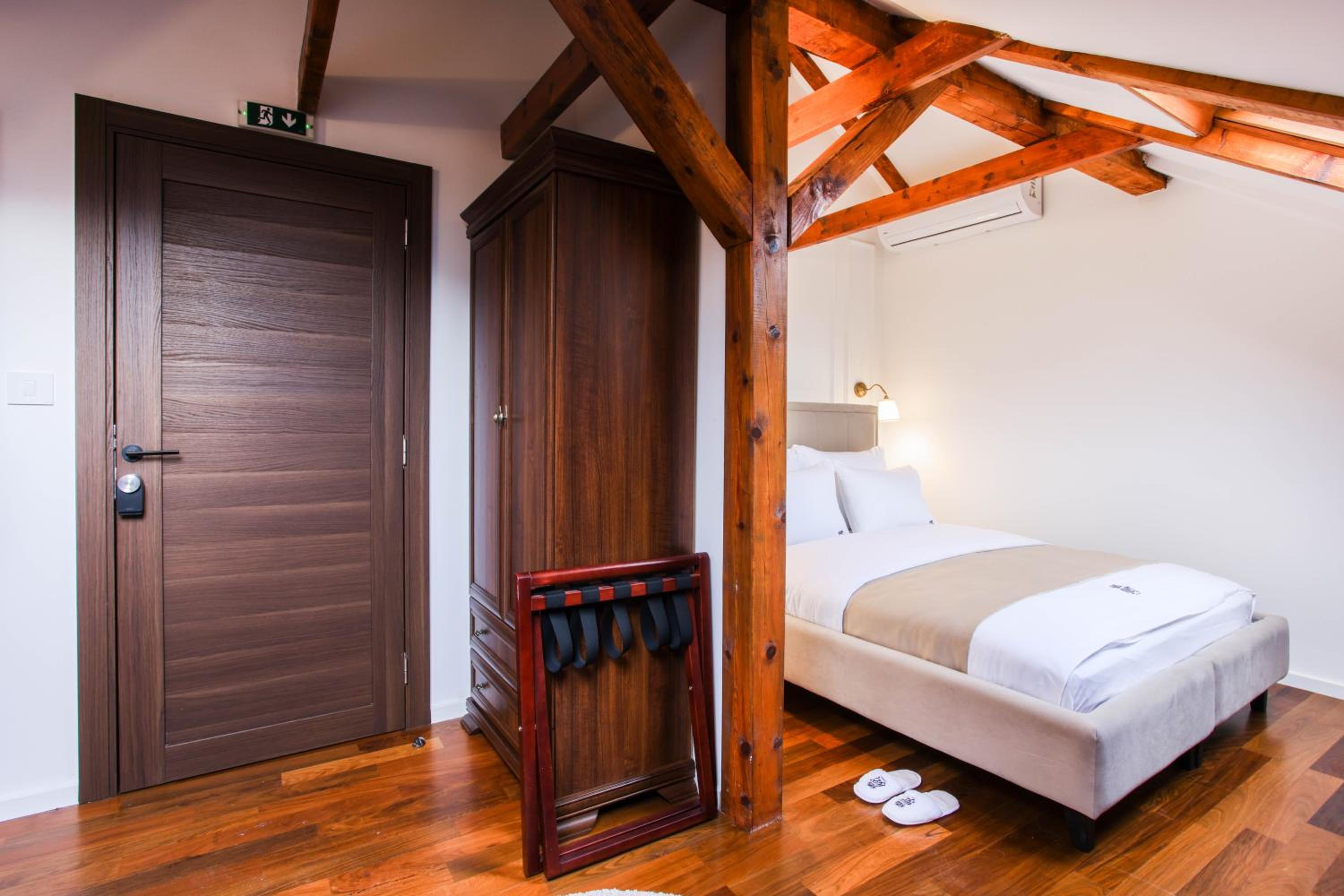 Standard Triple Room - Photo 12