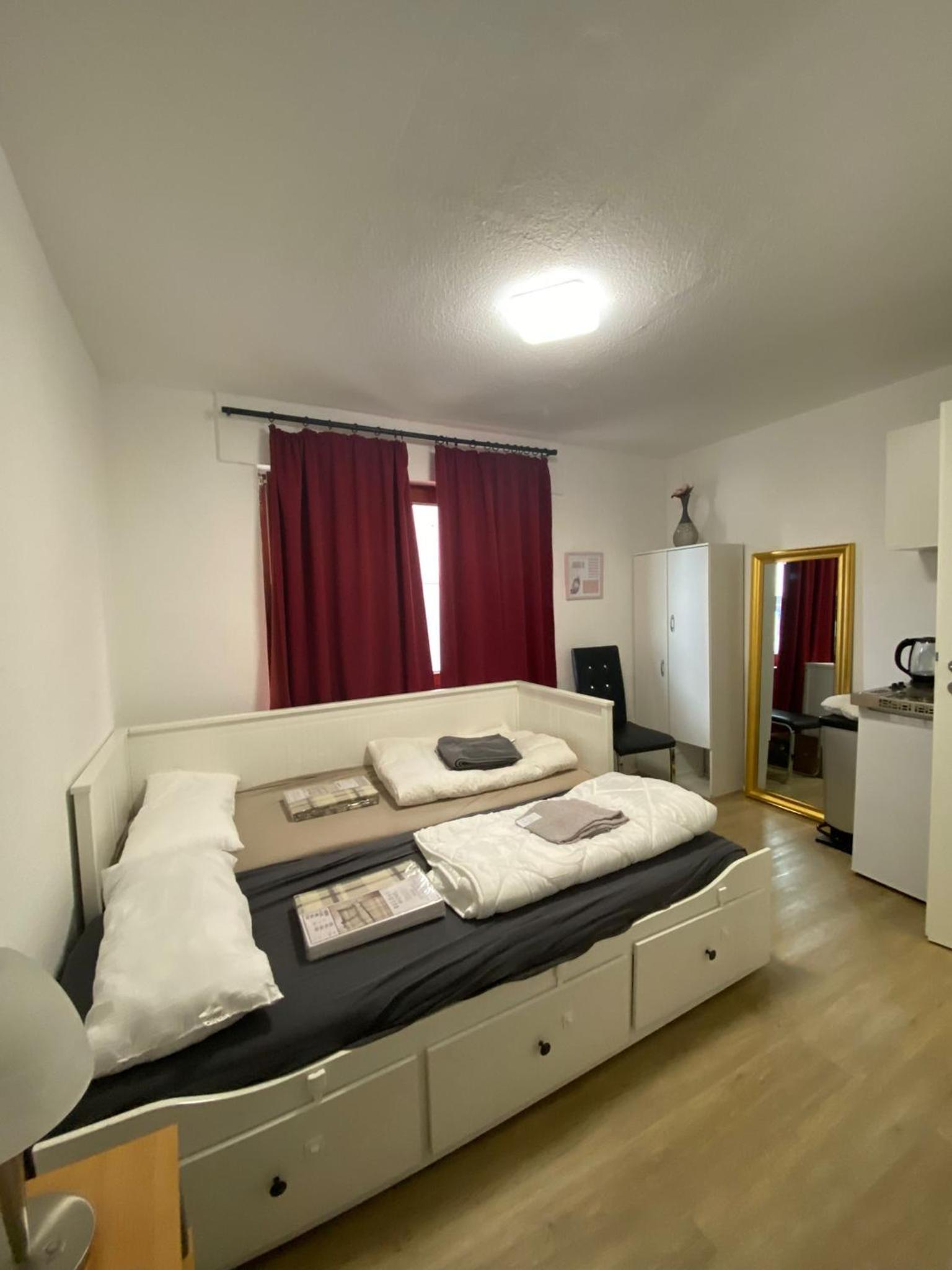 One-Bedroom Apartment photo 1