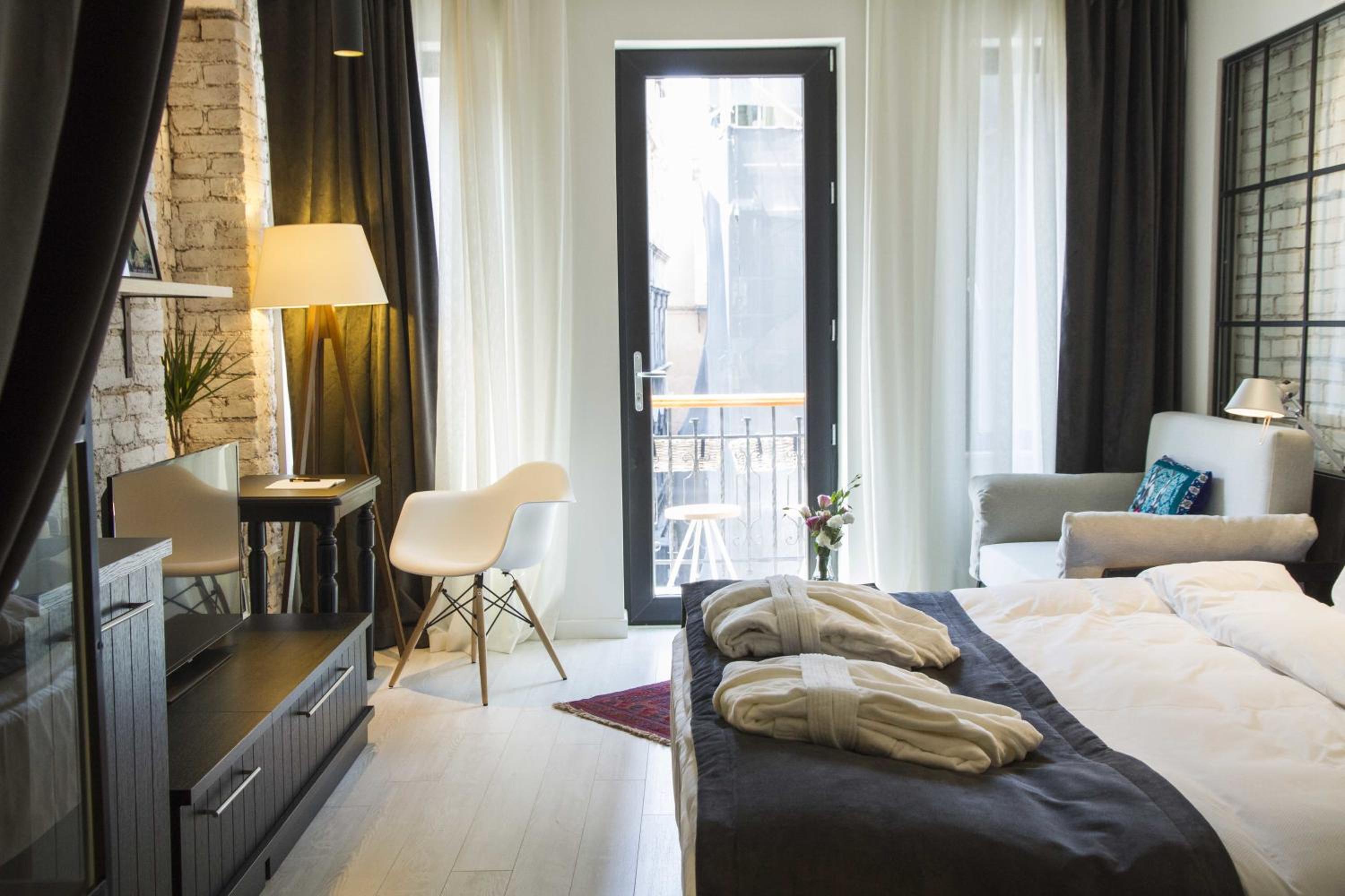 Superior Studio with  Balcony - Istiklal Street View photo 1