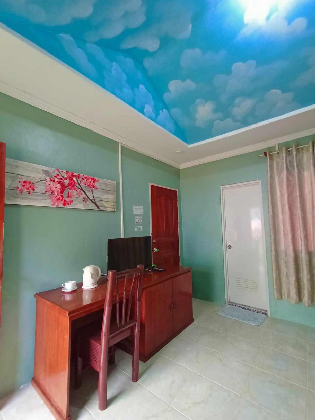 Family Room with Bathroom photo 3