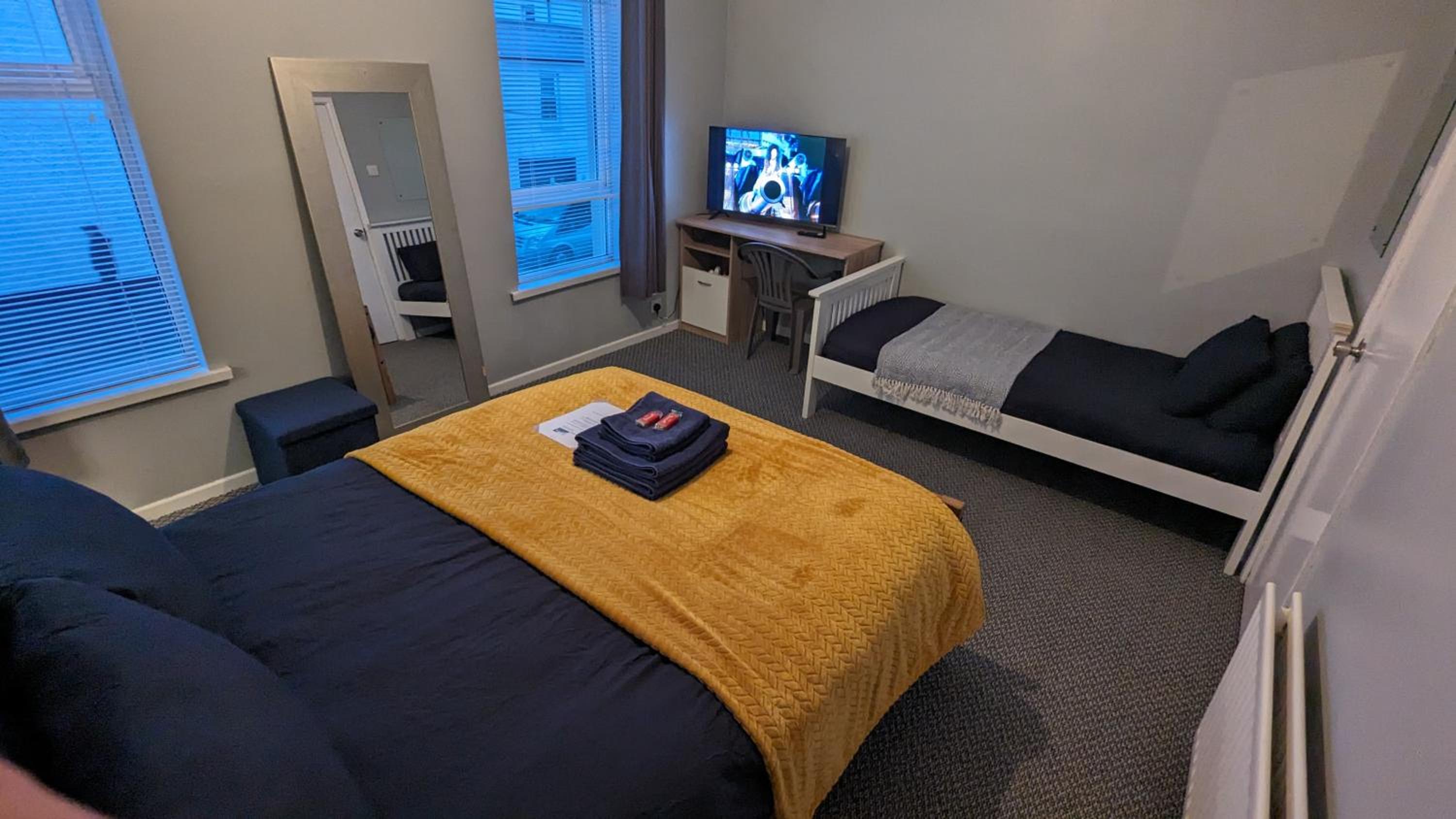 Basic Triple Room With Shared Bathroom photo 2