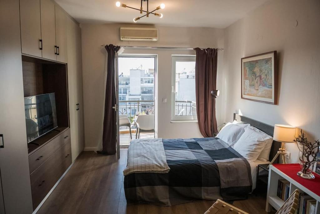 One-Bedroom Apartment photo 1