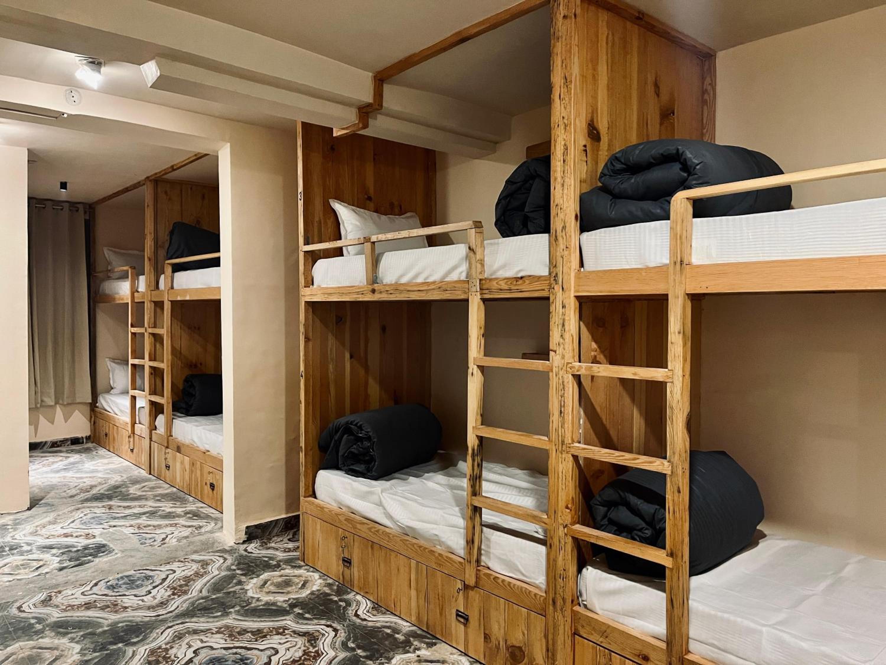 Bed in 8-Bed Mixed Dormitory Room photo 1