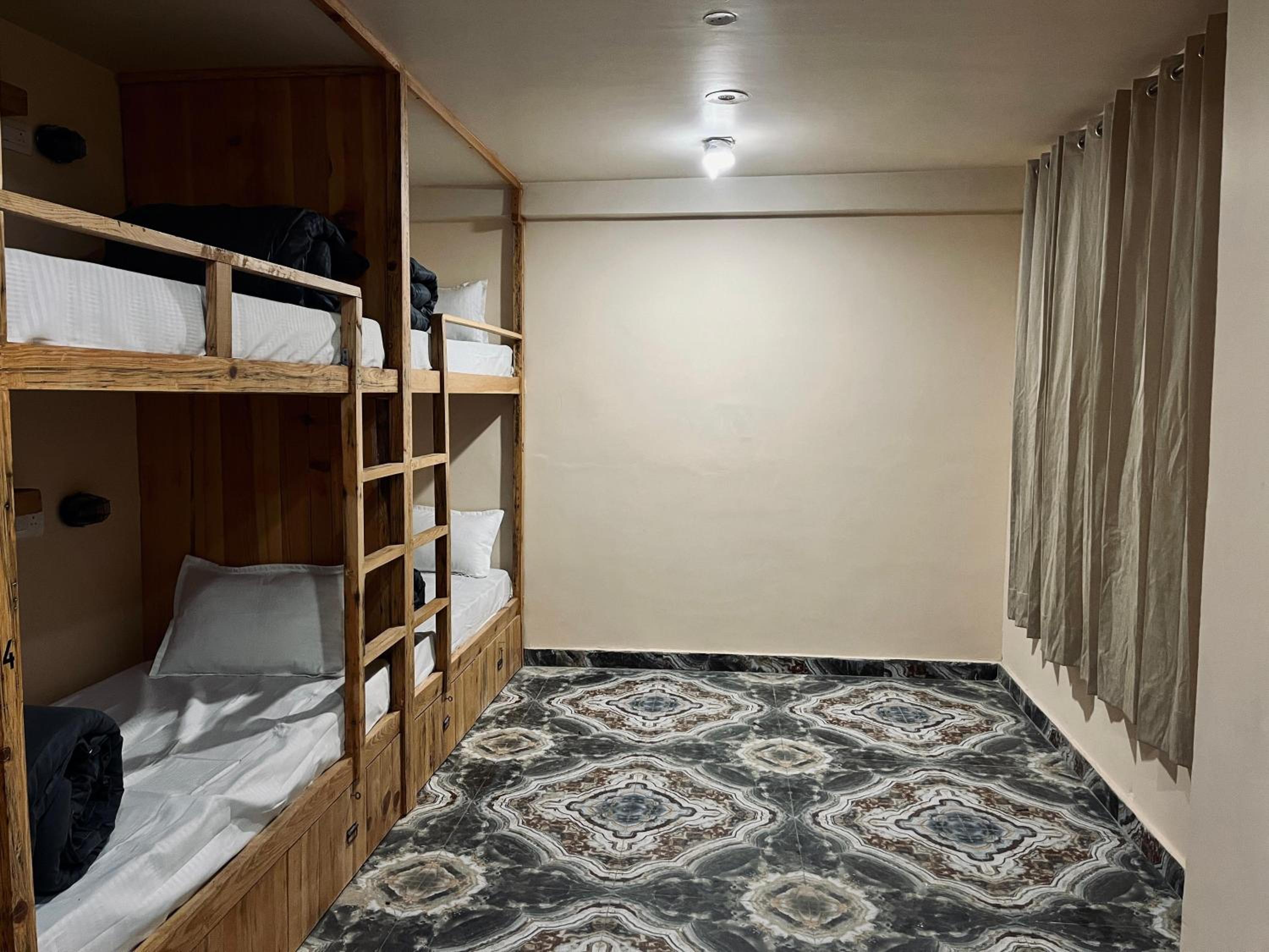 Bed in 8-Bed Mixed Dormitory Room photo 2