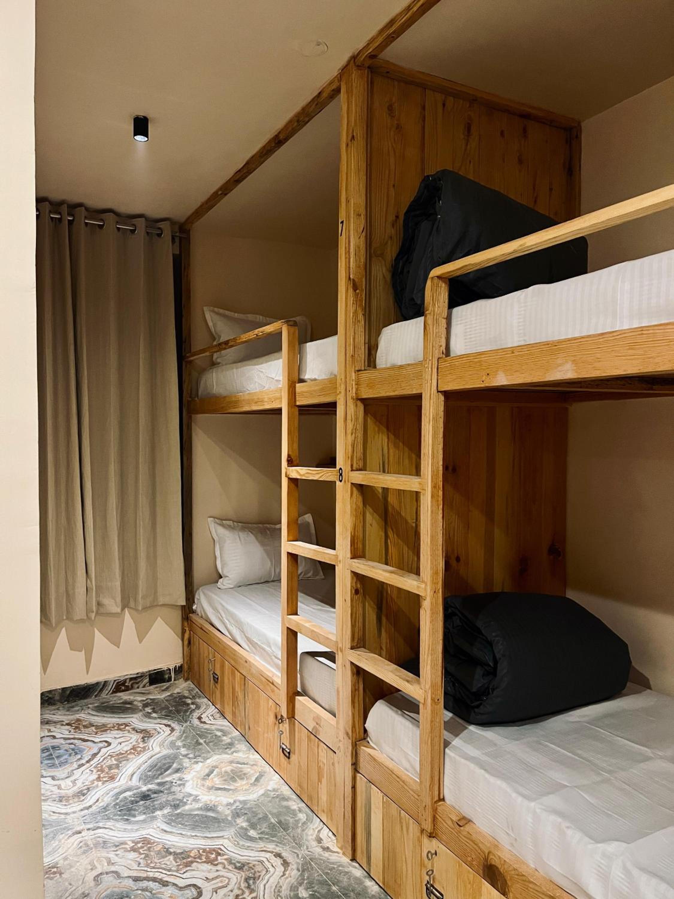 Bed in 8-Bed Mixed Dormitory Room photo 3