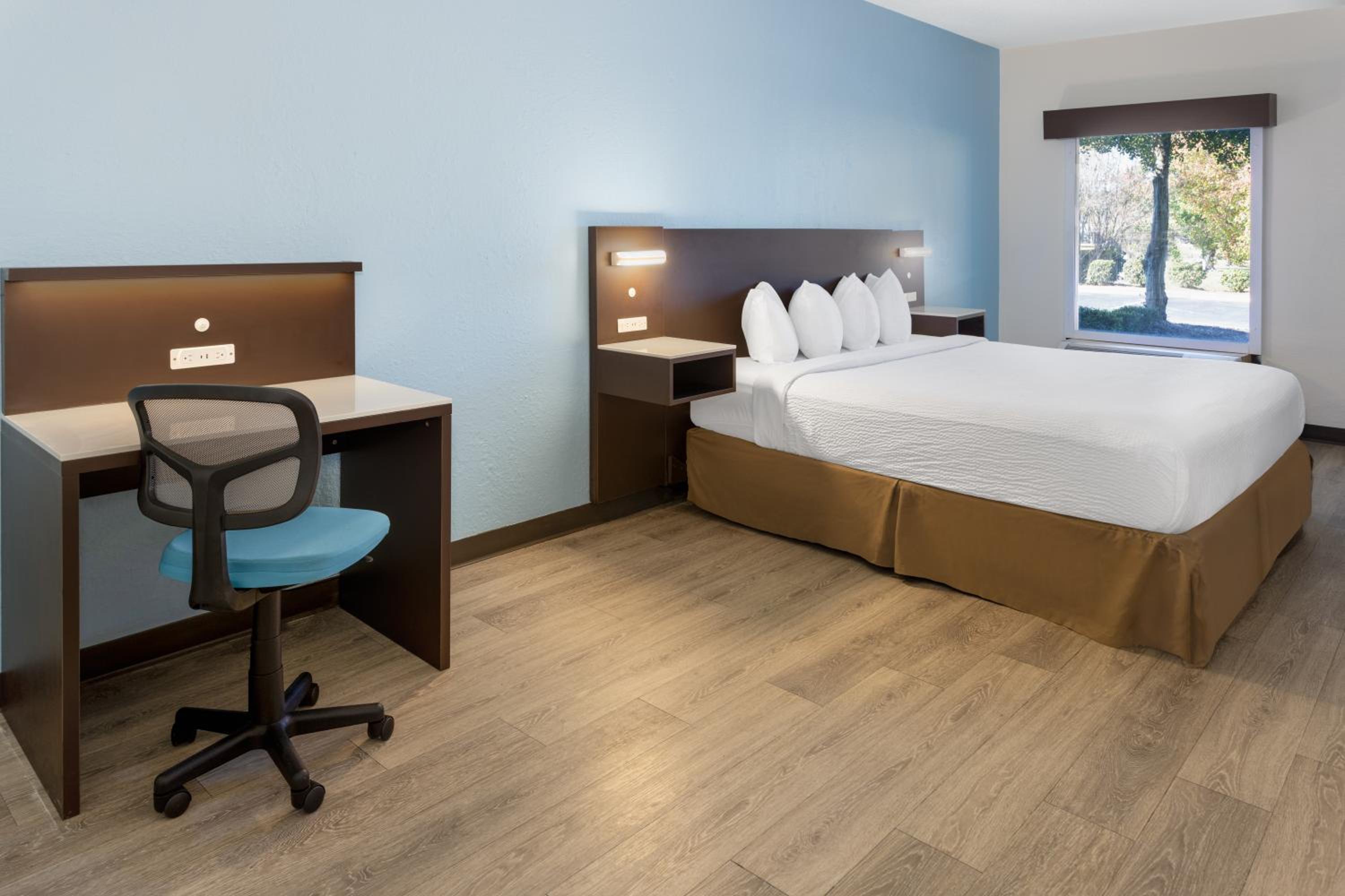 2 Full Beds | Non-Smoking, Micfridge - Photo 2
