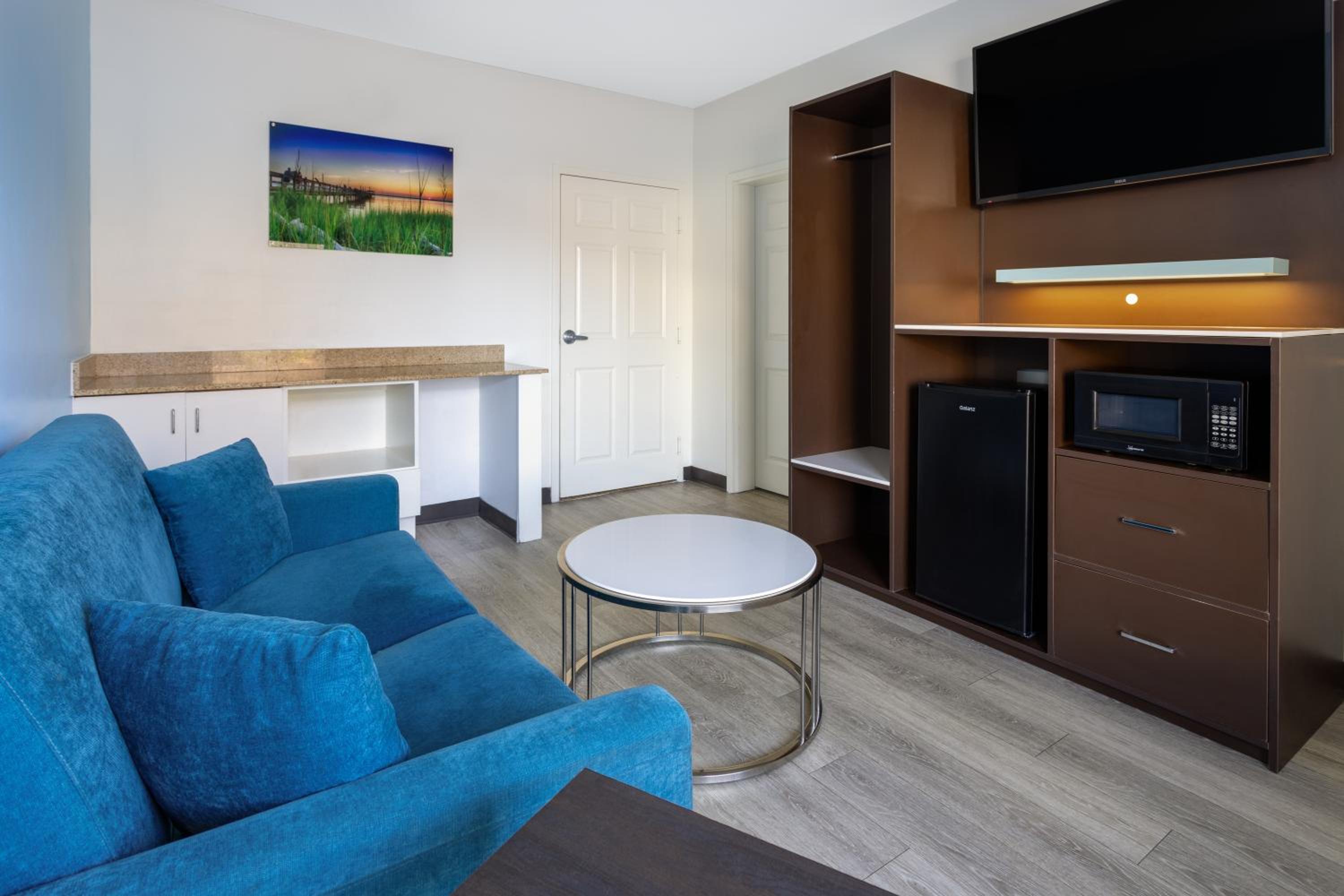 2 Full Beds | Non-Smoking, Micfridge - Photo 5