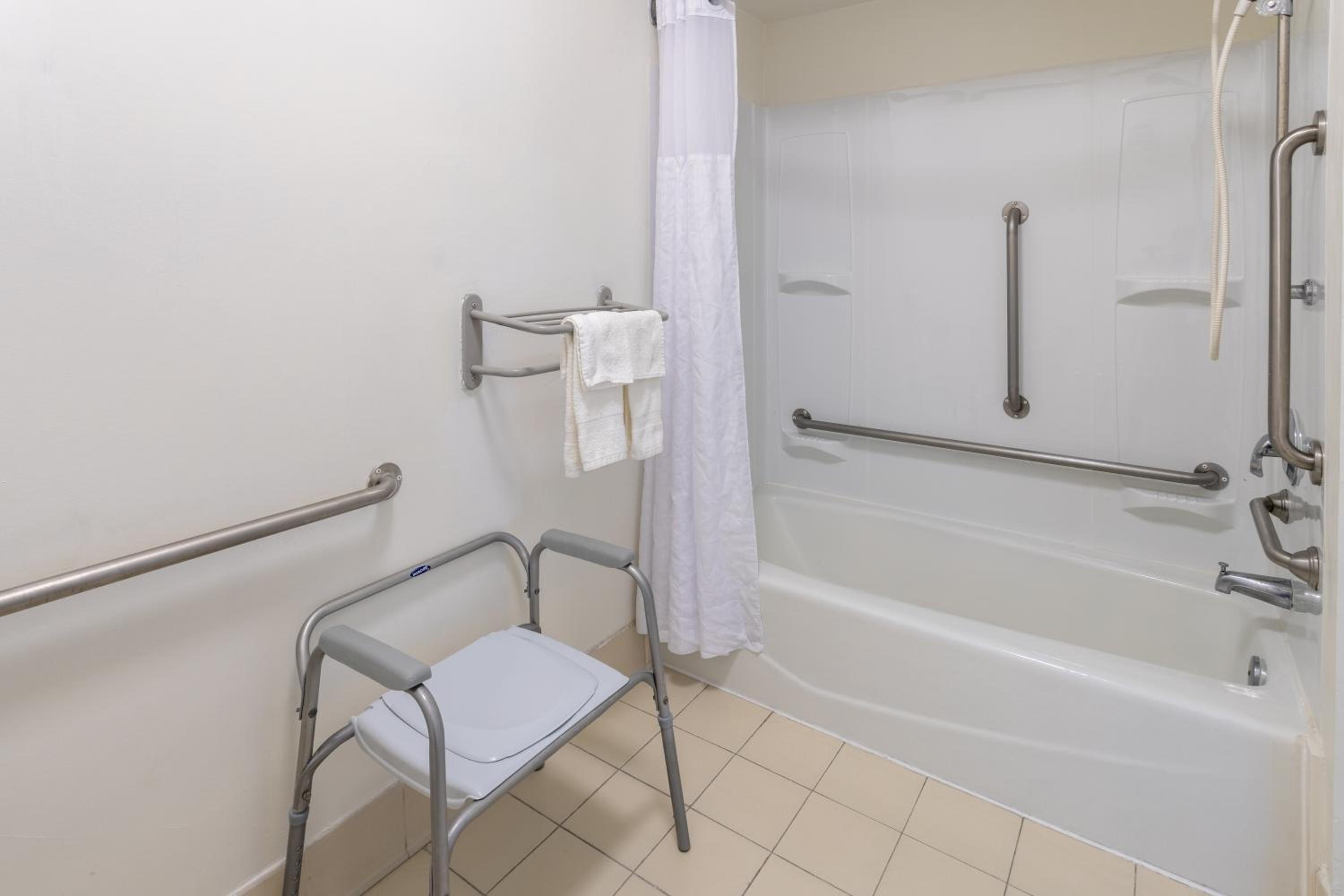 1 Double Bed, Accessible Room, Non-Smoking - Photo 5