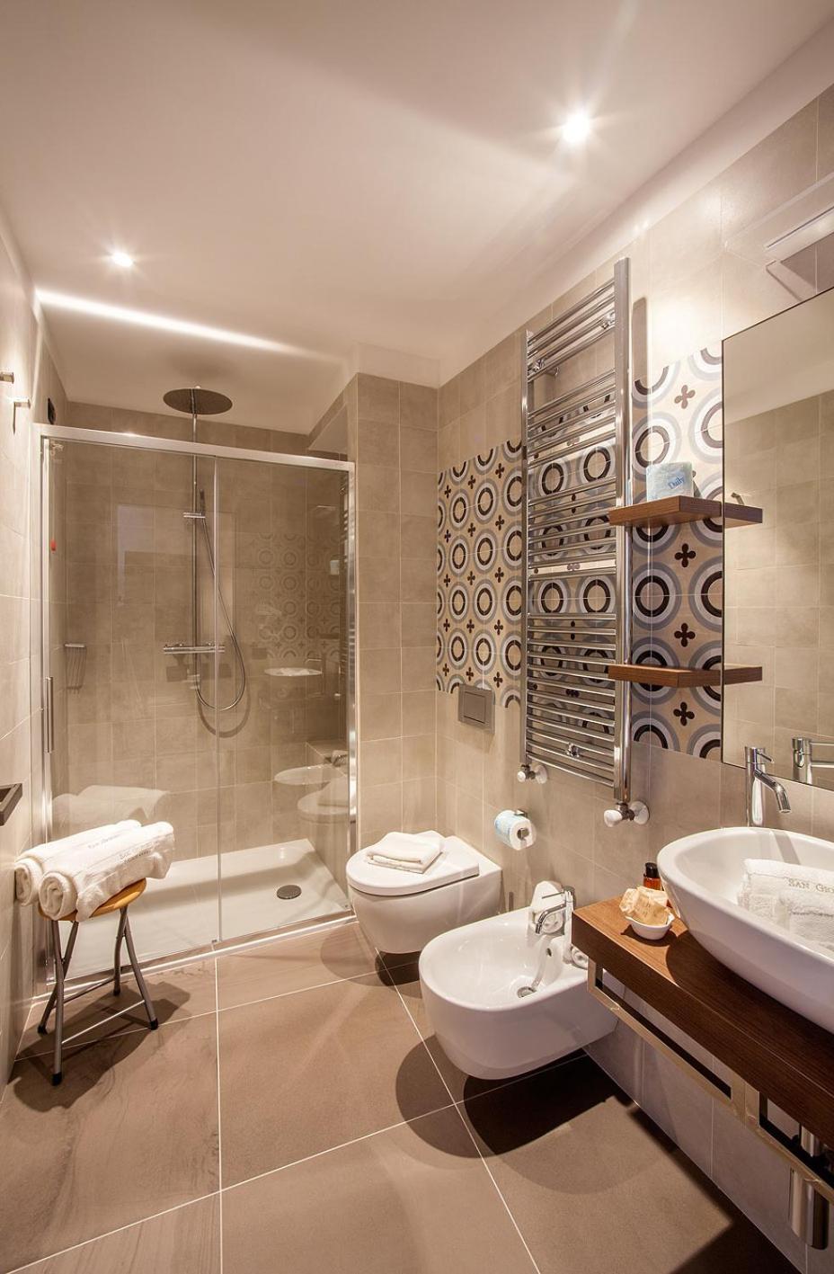 Double or Twin Room with View - Photo 6