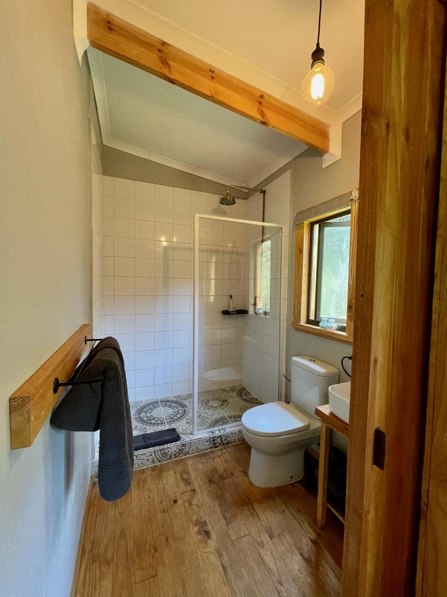 One-Bedroom Bungalow - Photo 8