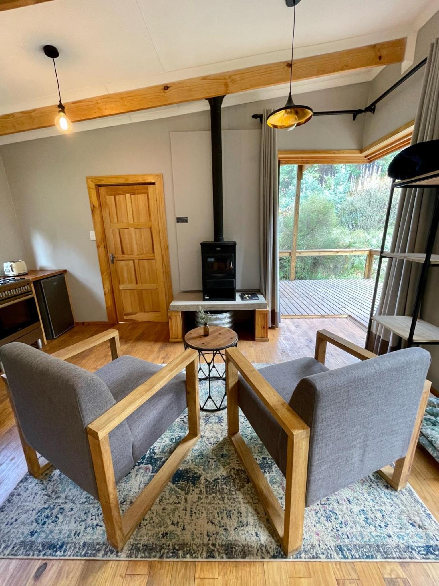 One-Bedroom Bungalow - Photo 2