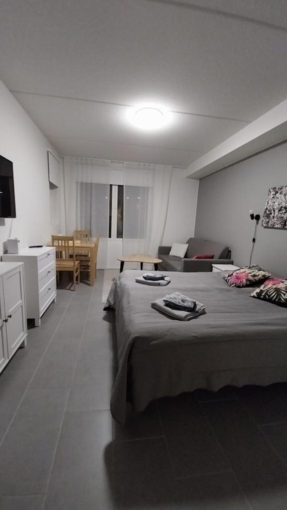 One-Bedroom Apartment photo 1