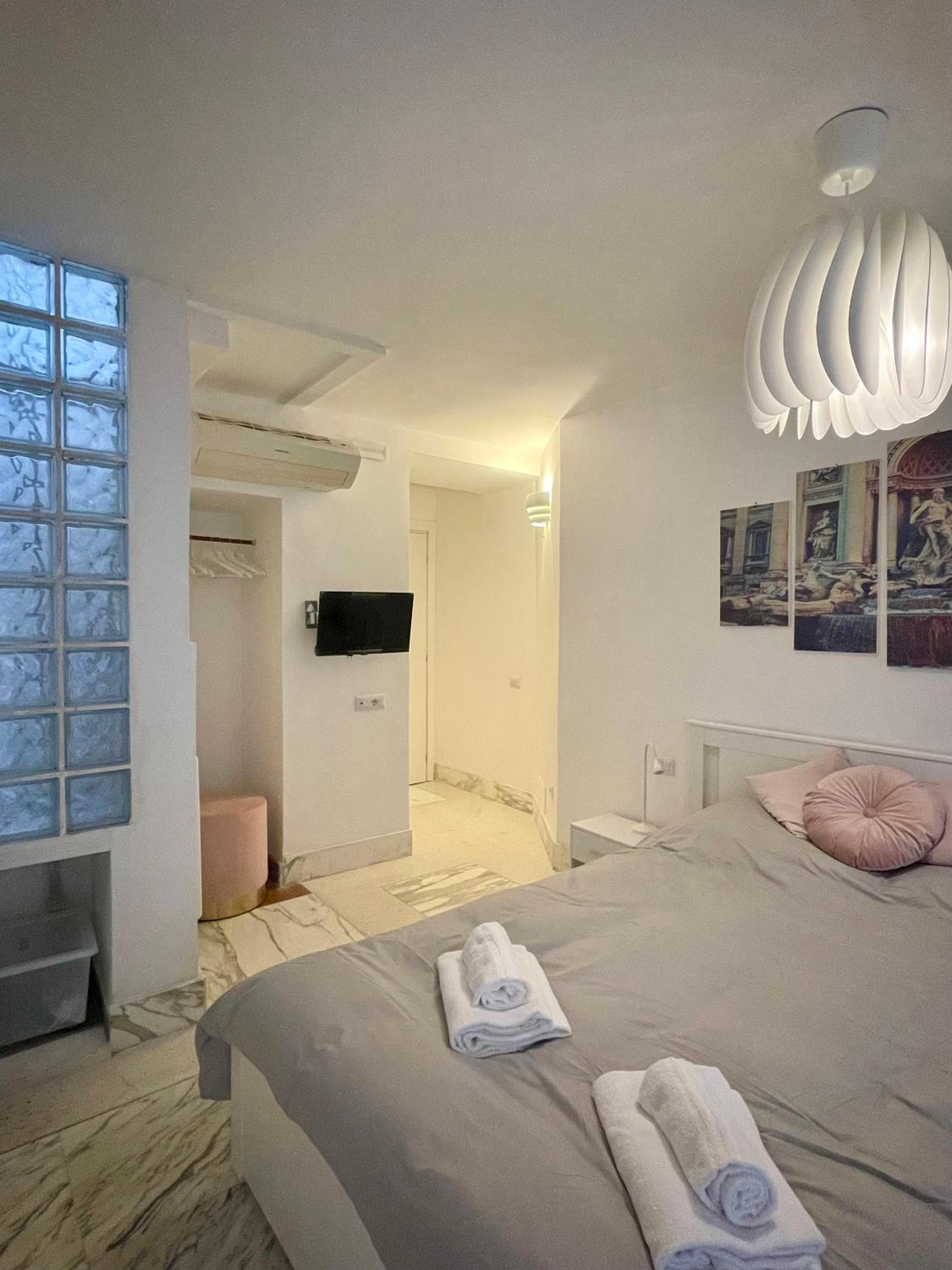 Deluxe Double Room with Balcony photo 1