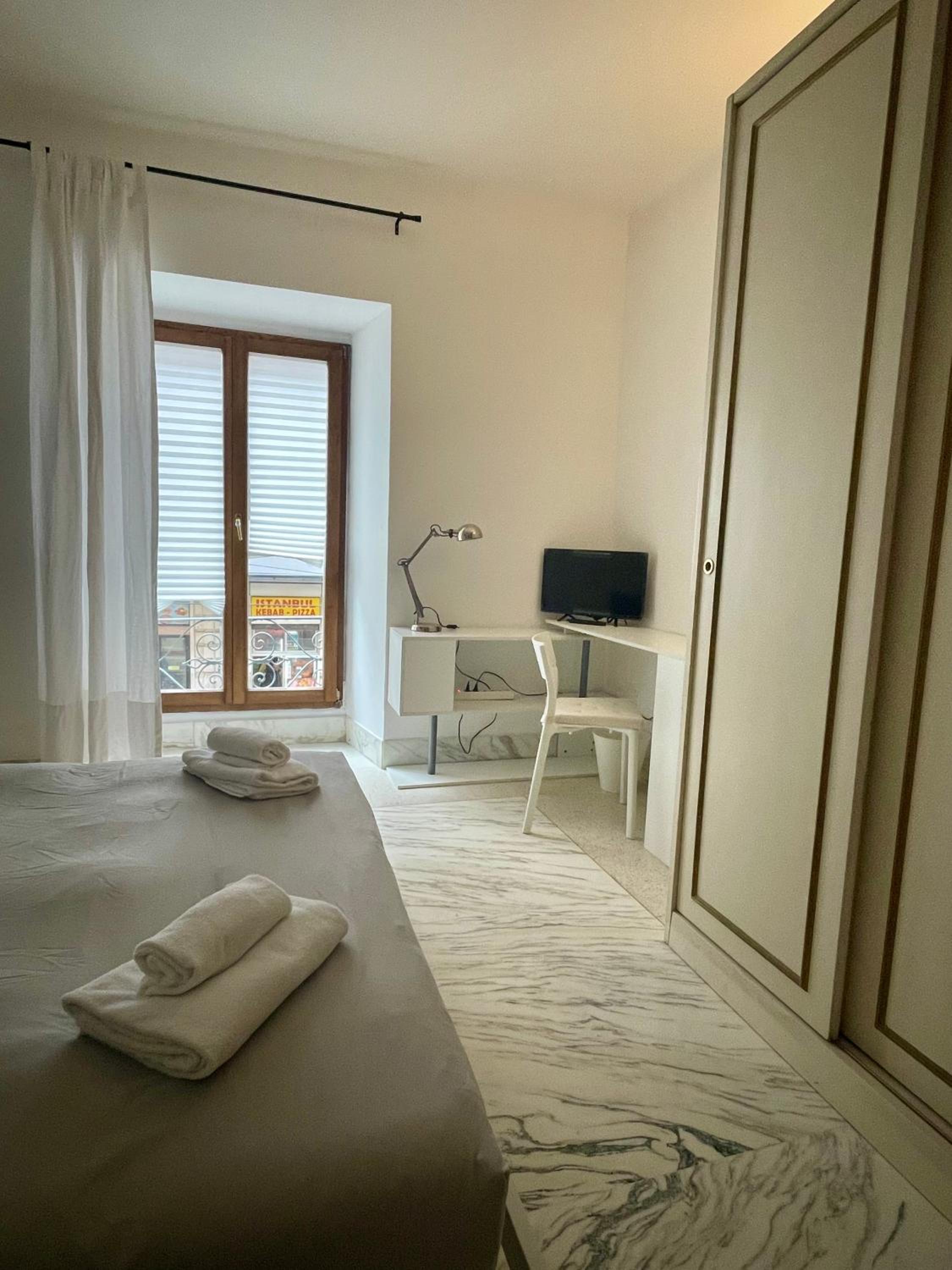Double Room with Private Bathroom photo 3