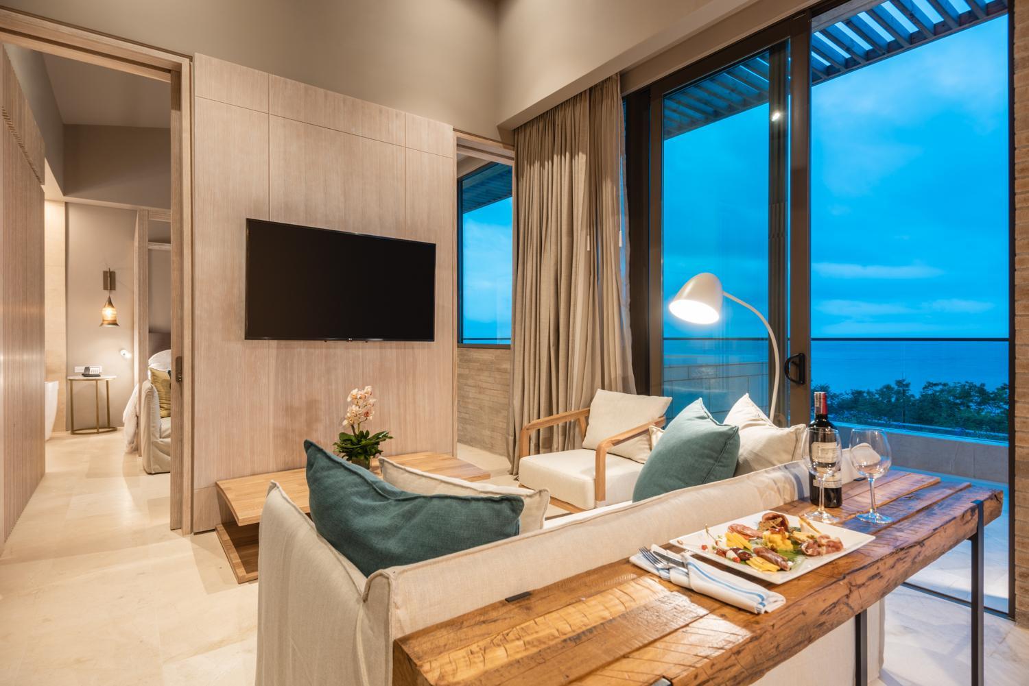 Emerald Ocean King Suite with Hot Tub photo 1