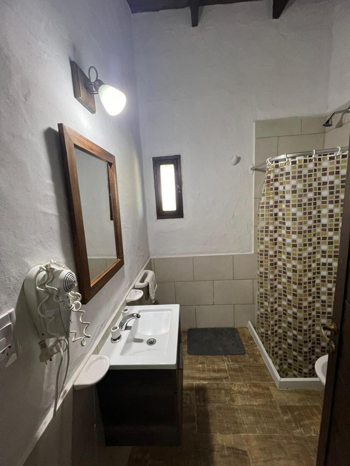 Basic Triple Room photo 3