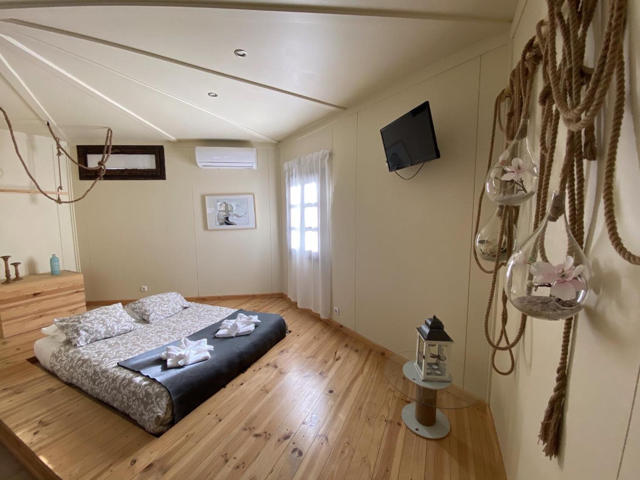 One-Bedroom Bungalow - Photo 11