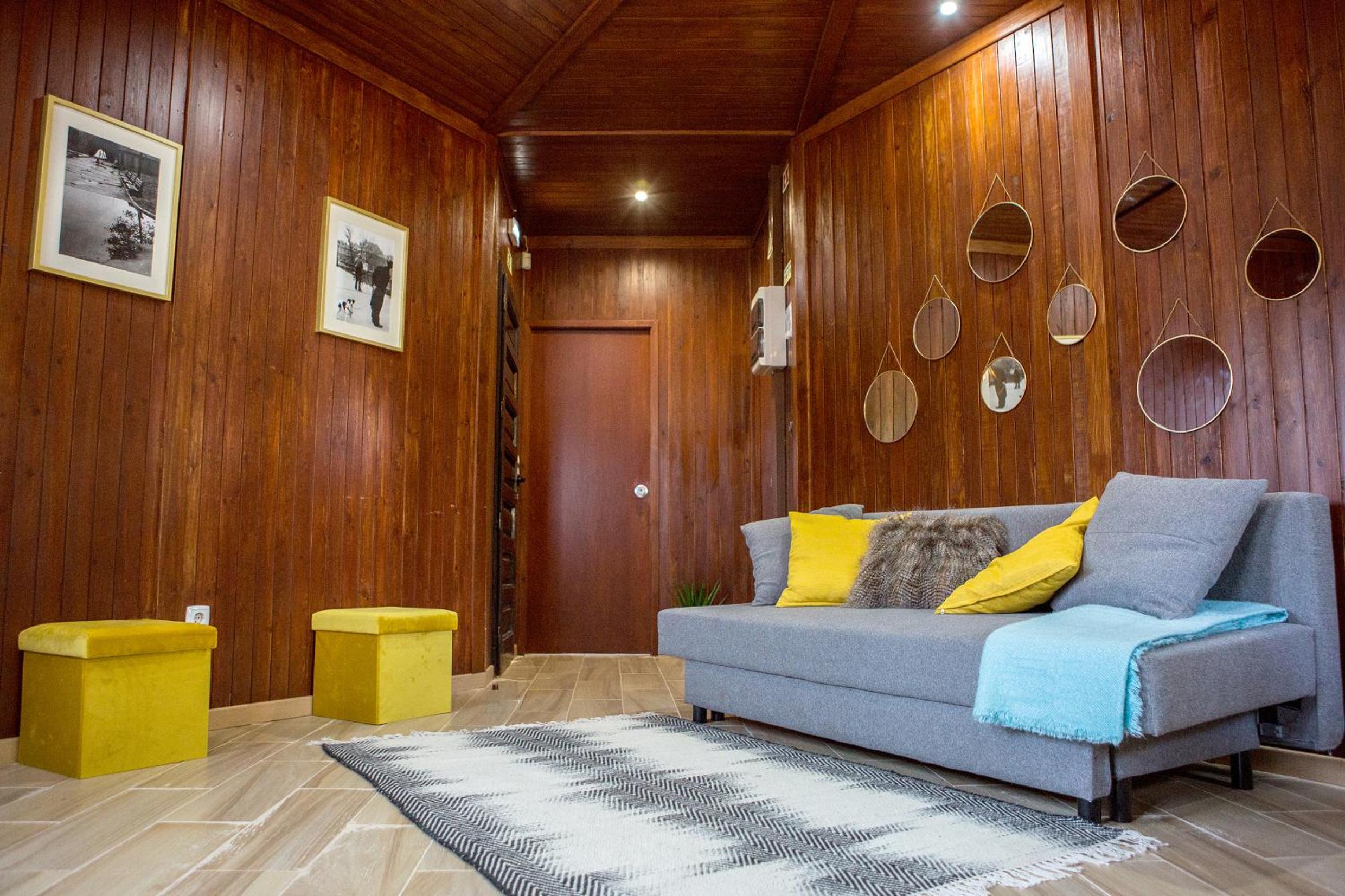 One-Bedroom Bungalow - Photo 2