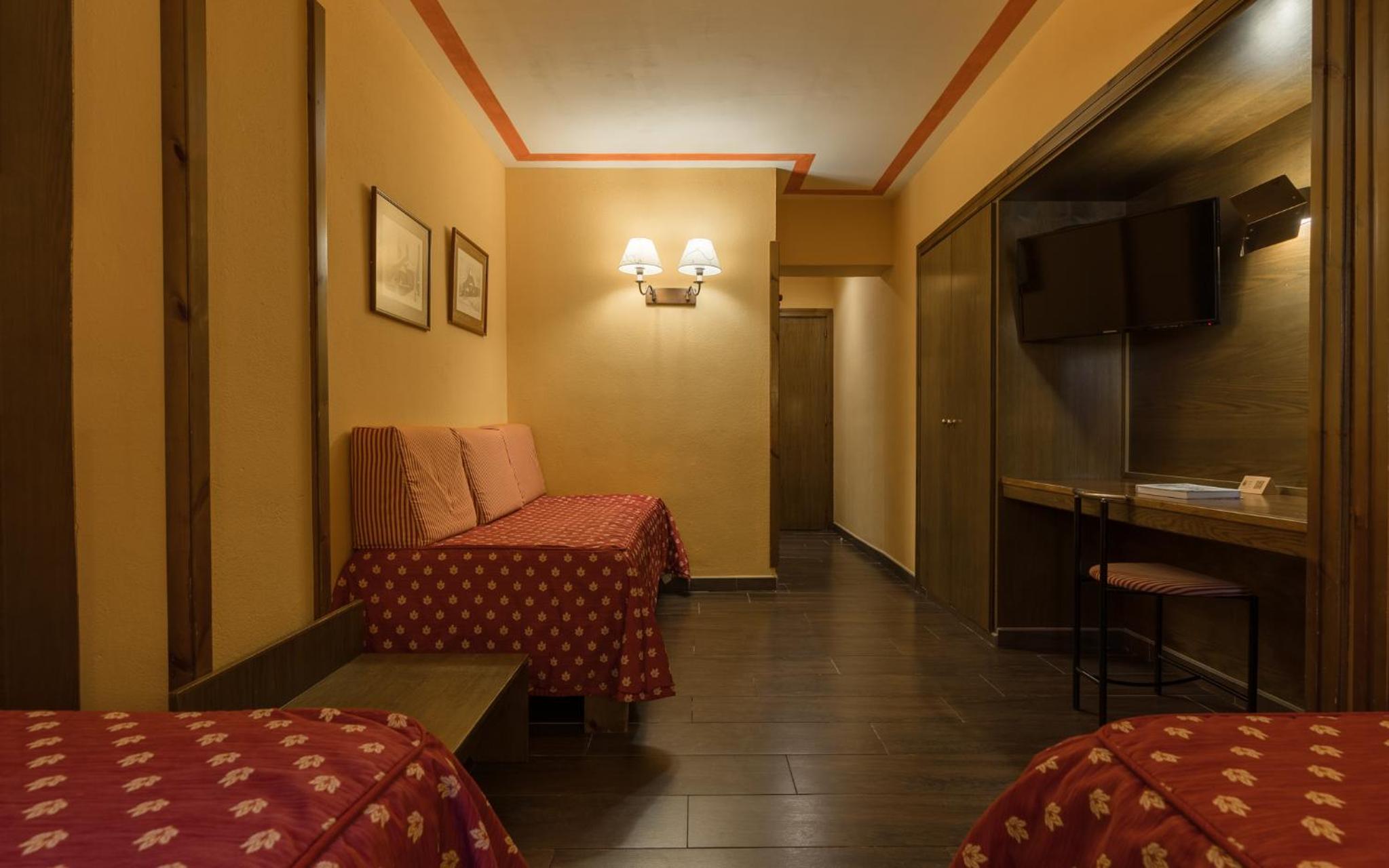Triple Room without View (3 Adults) photo 2
