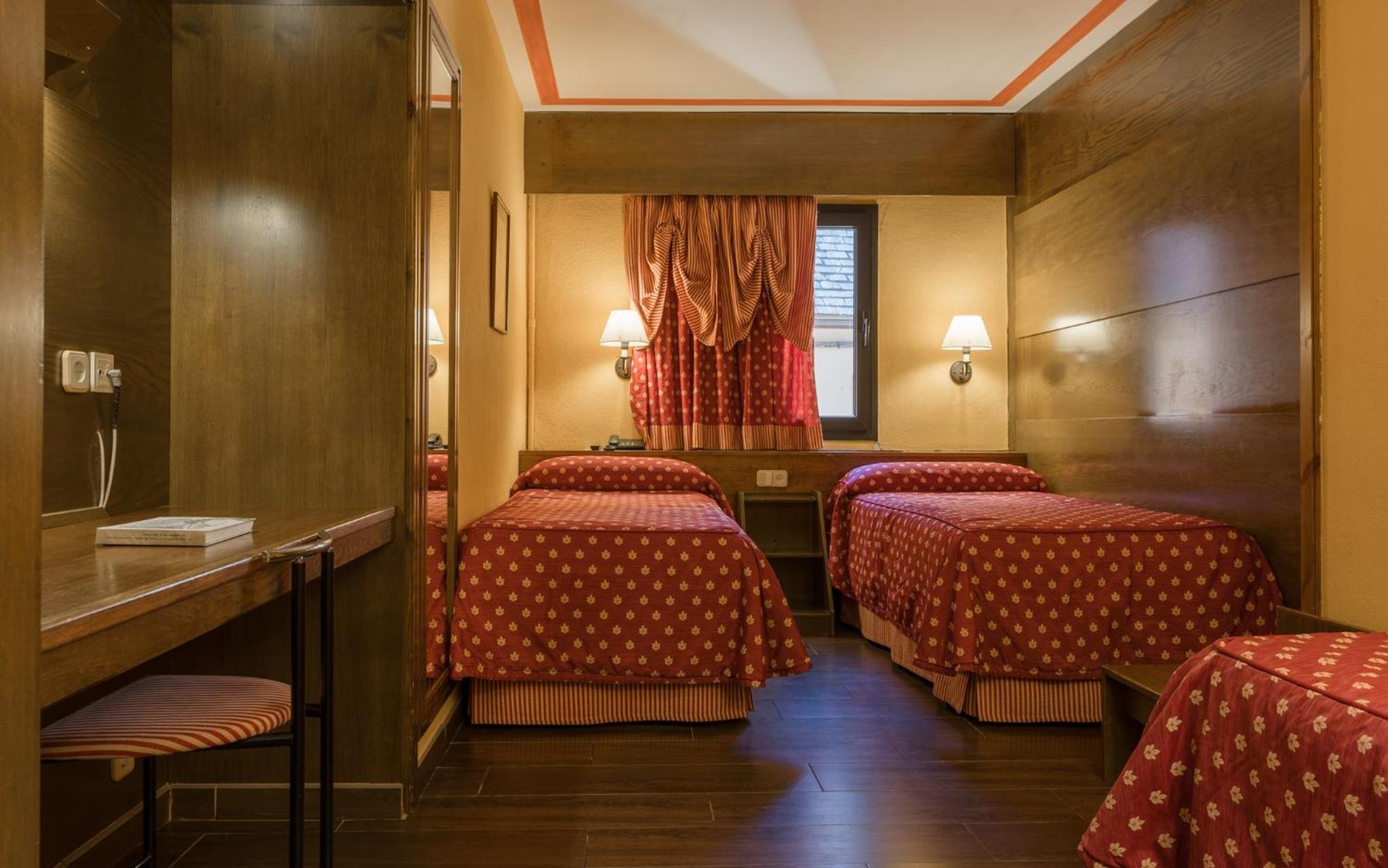 Triple Room without view (2 Adults + 1 Child) photo 2