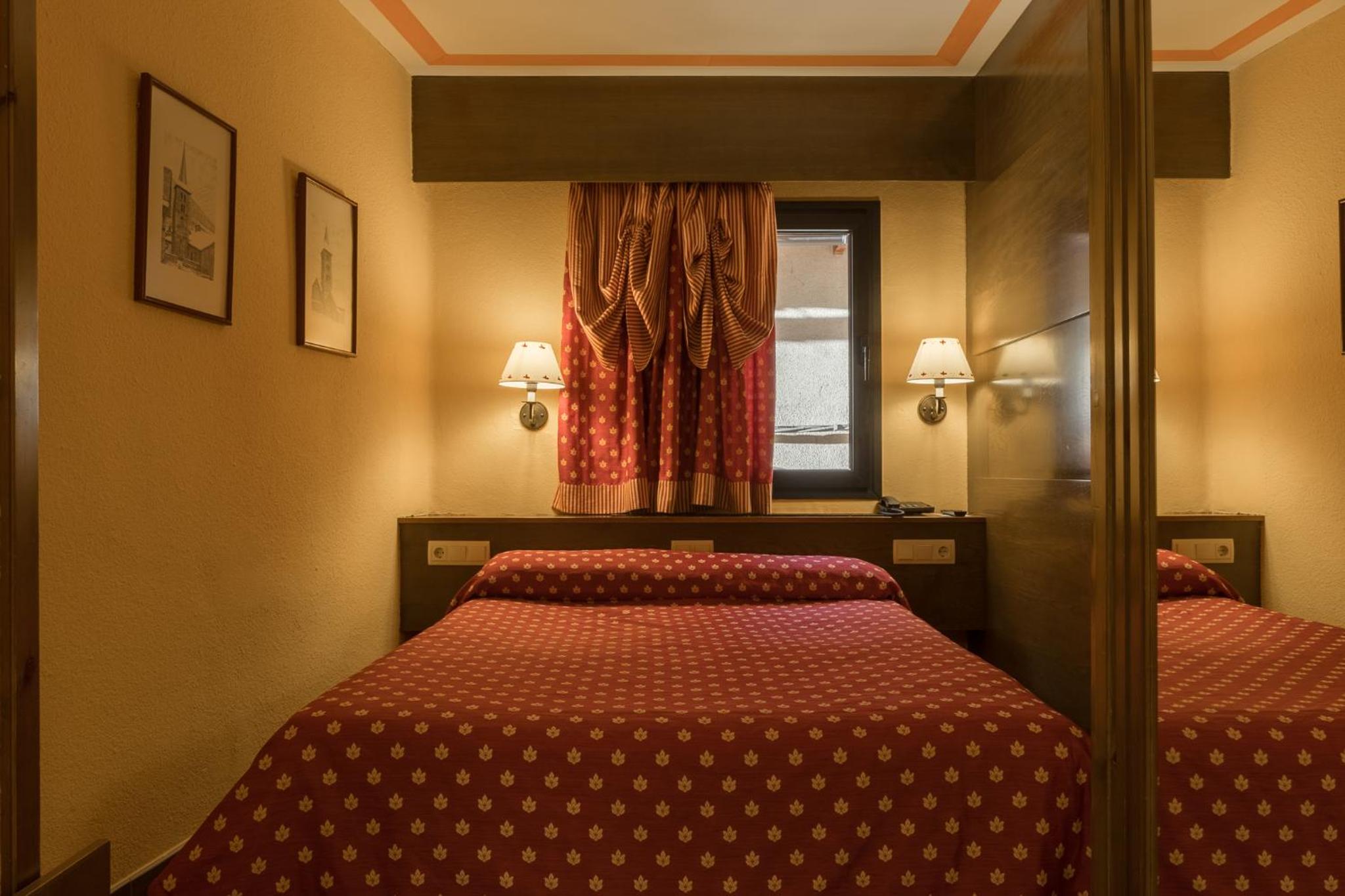 Habitación triple sin vista (2 adultos + 1 niño)