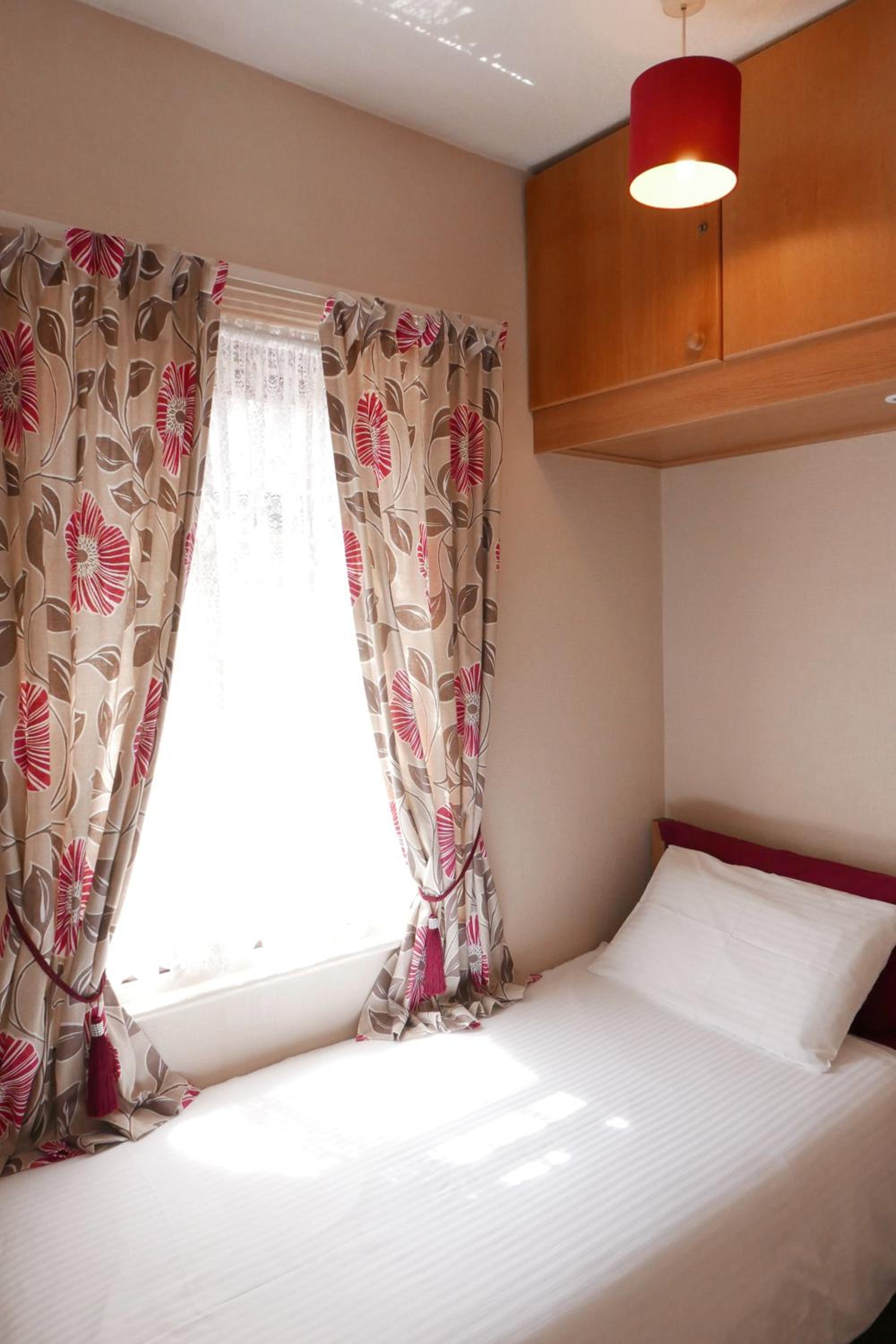 Standard Single Room with Shared Bathroom photo 3