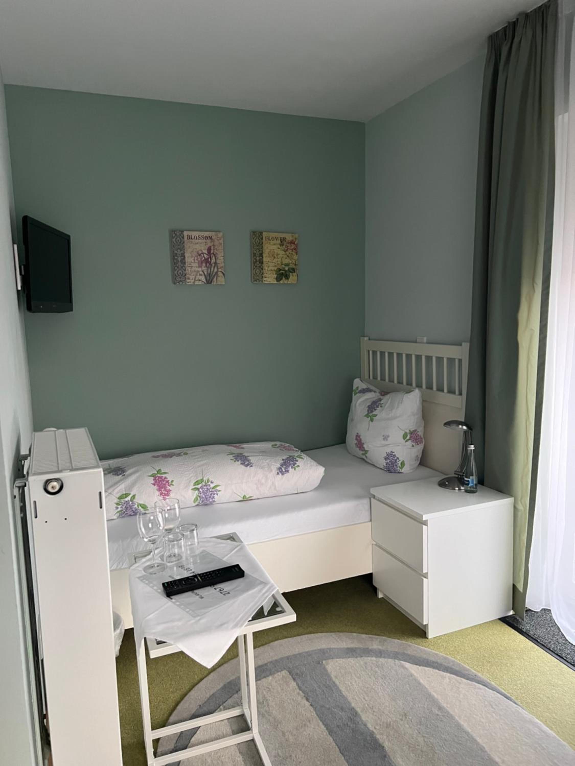 Twin Room with Balcony - Photo 2