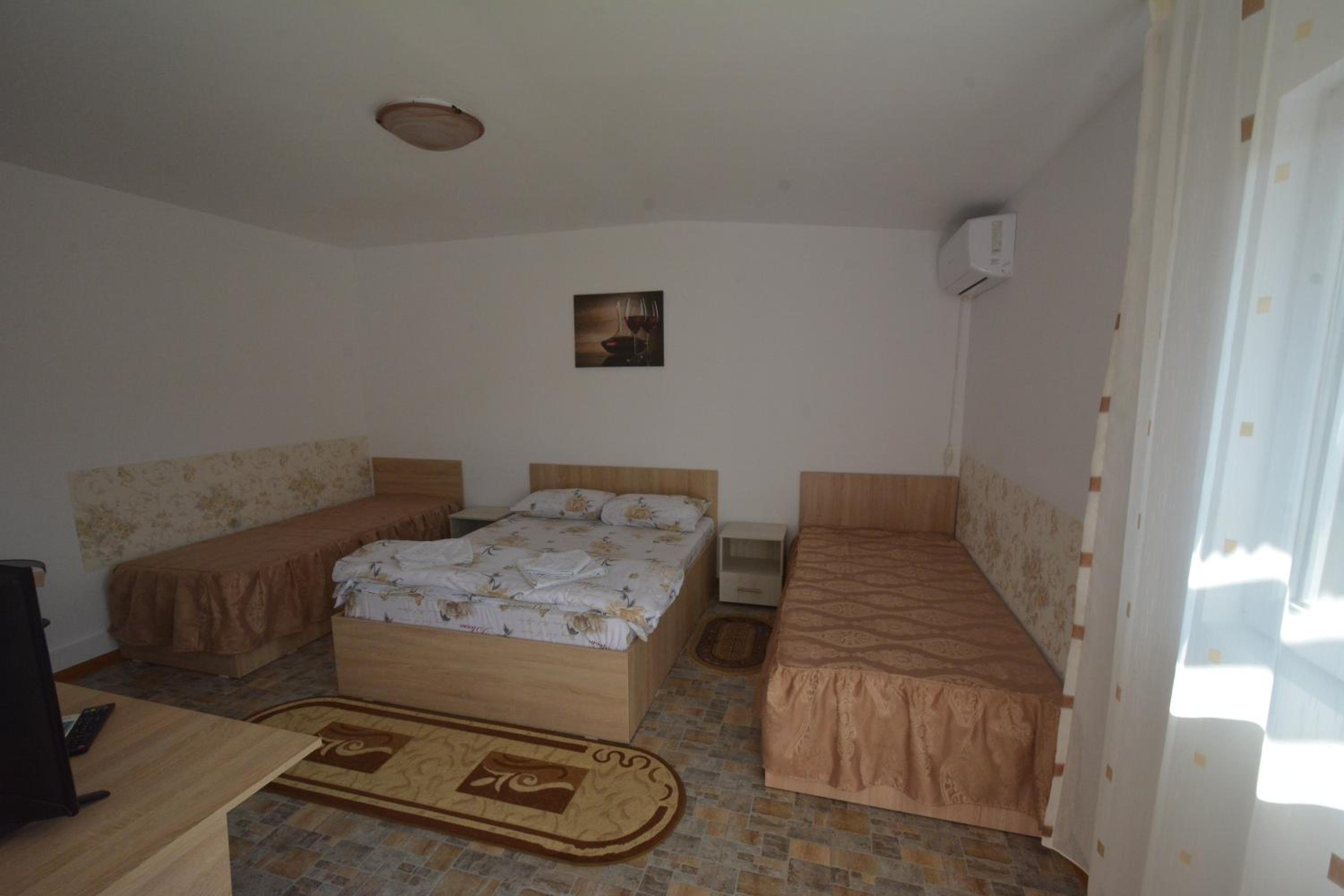 Triple Room with Private Bathroom photo 3