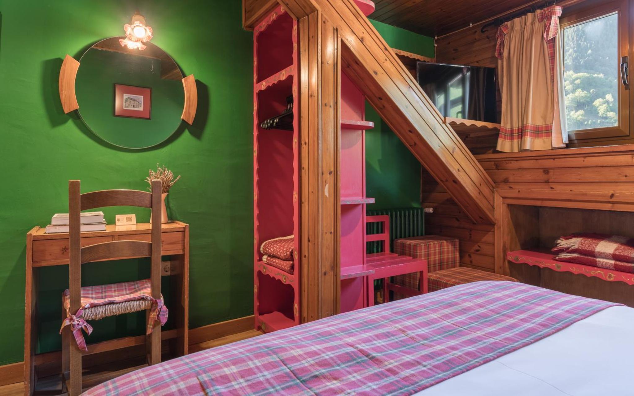 Budget Double or Twin Room with Views photo 3