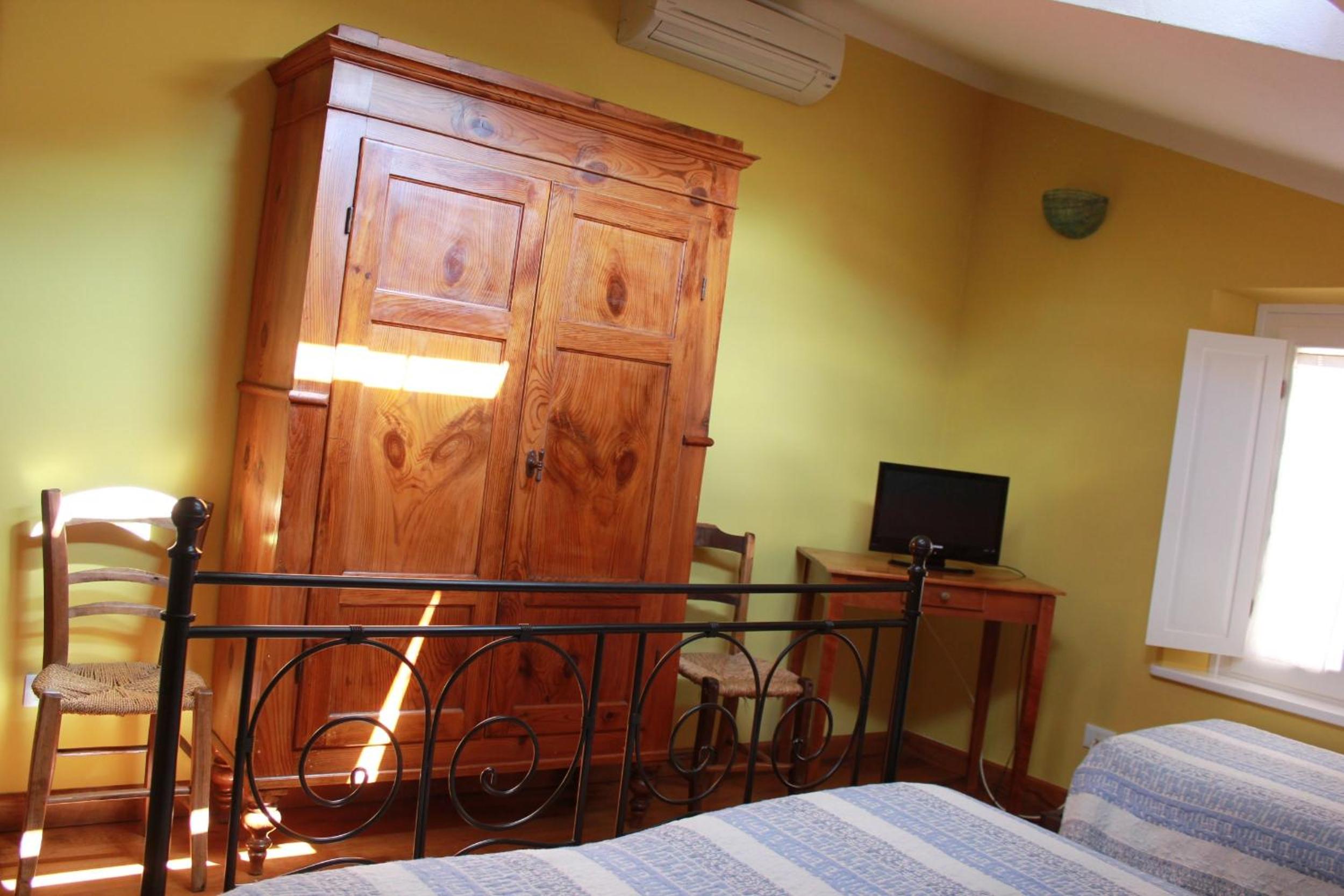 Triple Room with Private Bathroom photo 2