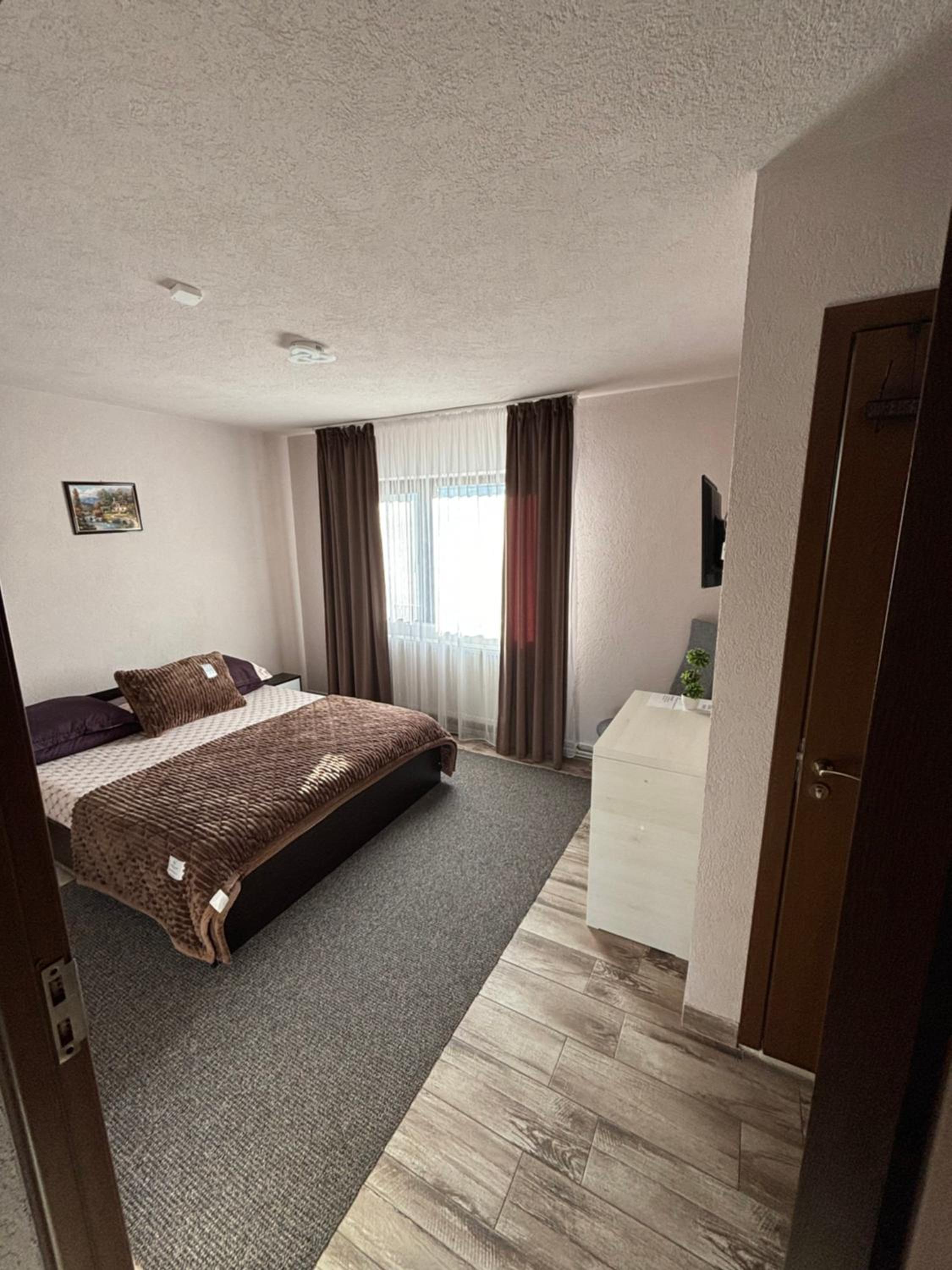 Double Room - Photo 2
