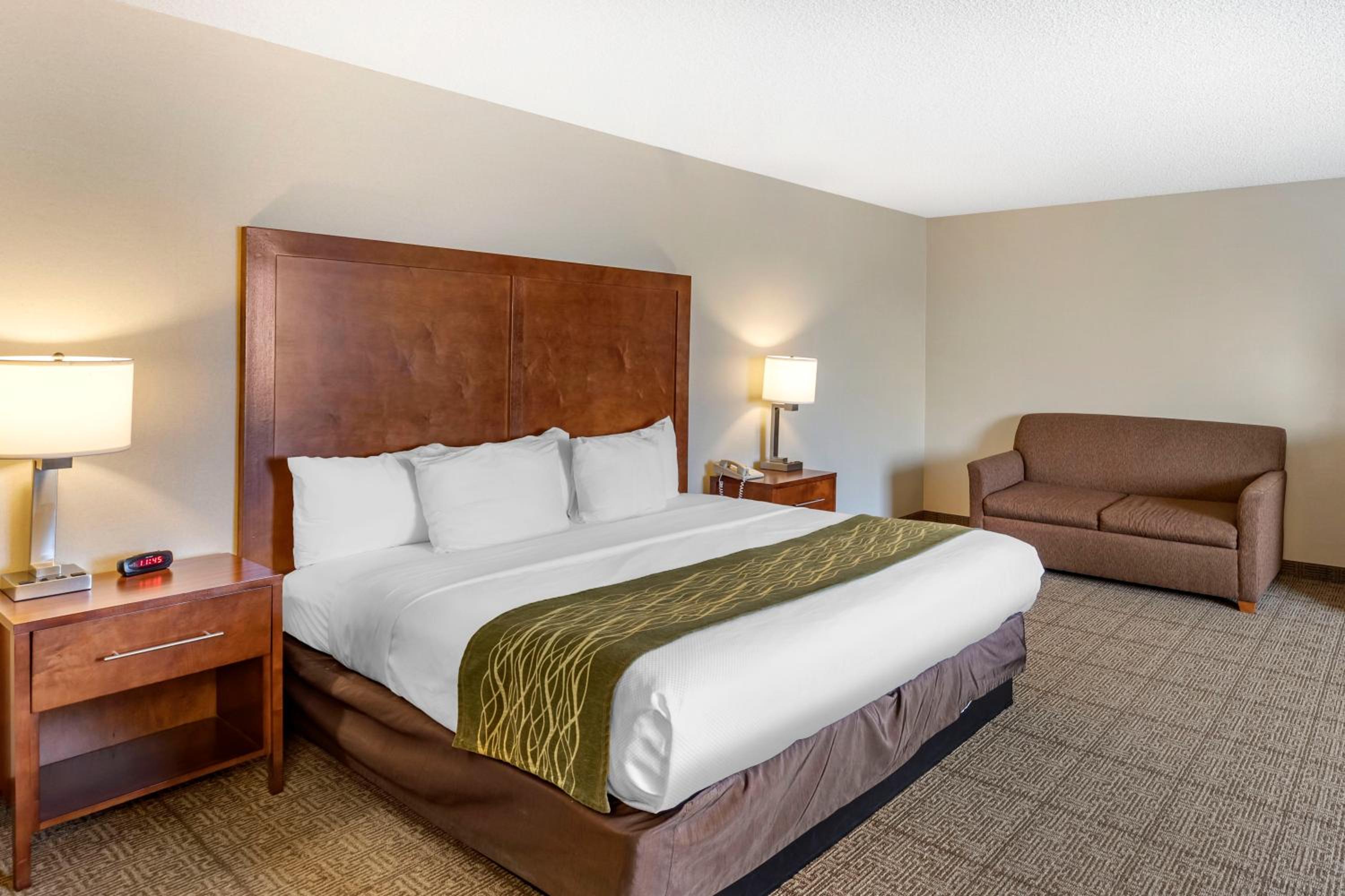 King Suite - Accessible/Non-Smoking photo 1