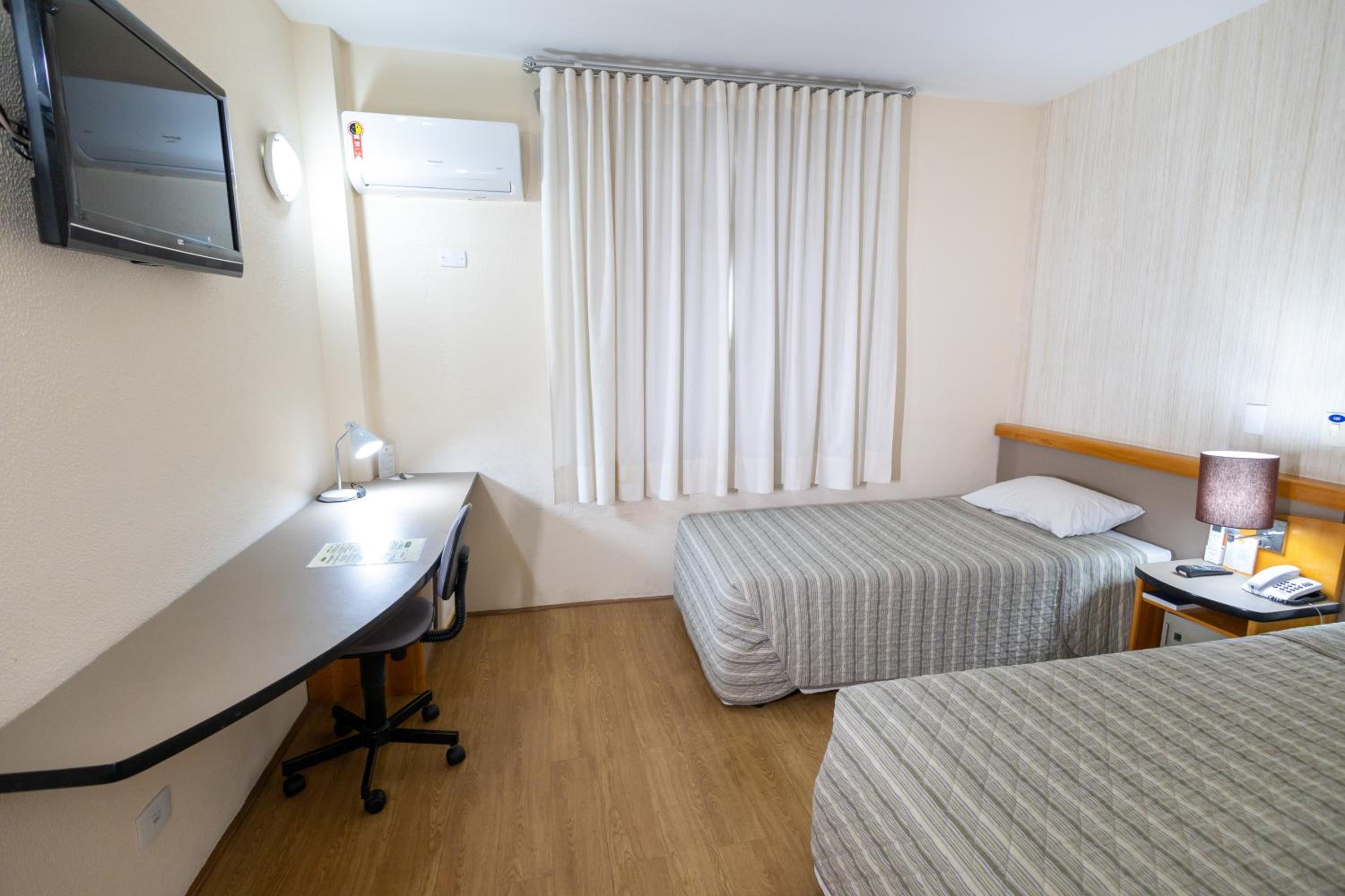 Standard Twin Room - Photo 4