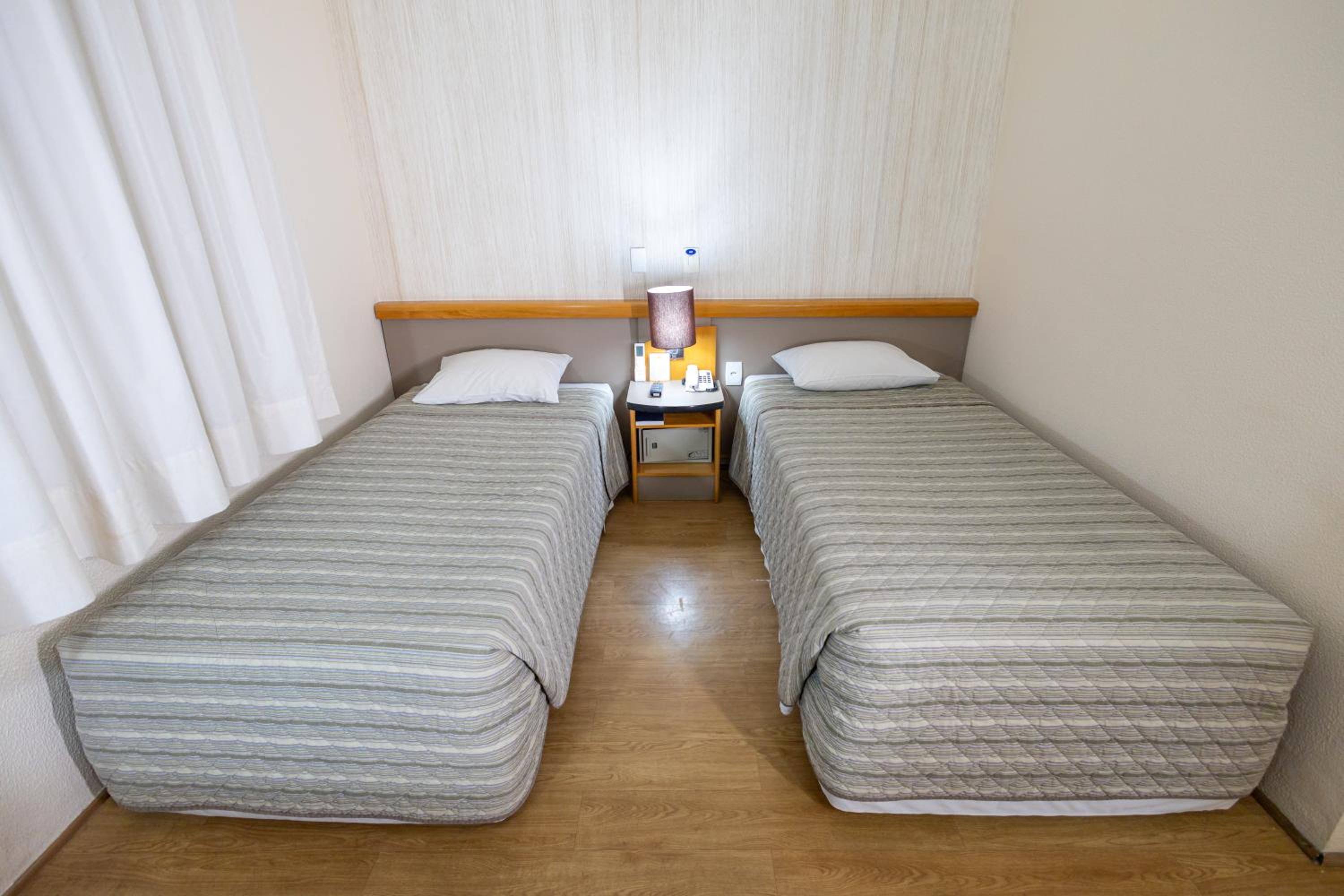 Standard Twin Room - Photo 1