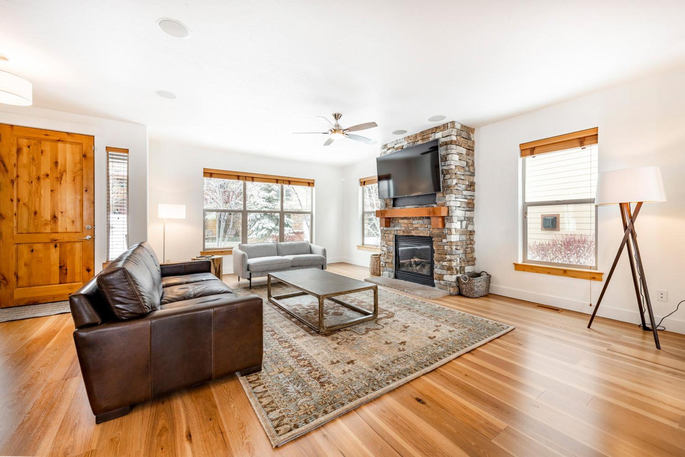 4 Bedroom Townhome #5601 photo 1