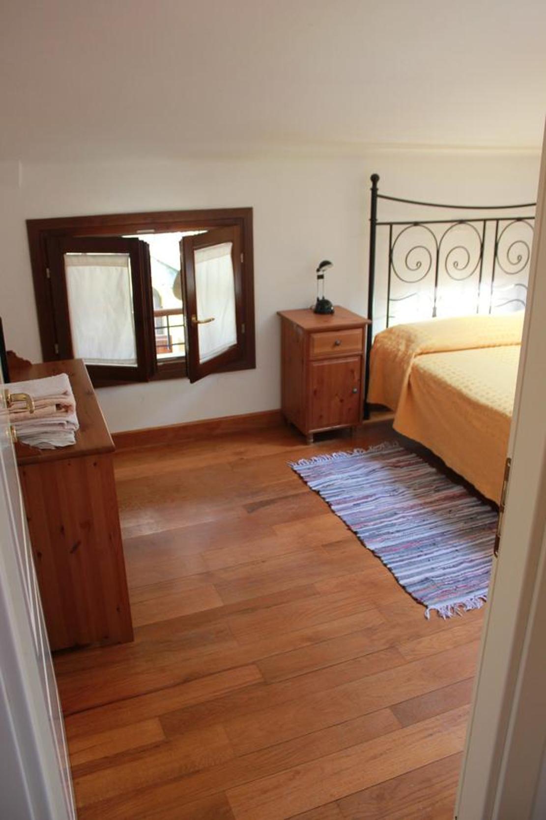 Quadruple Room with Shared Bathroom photo 3