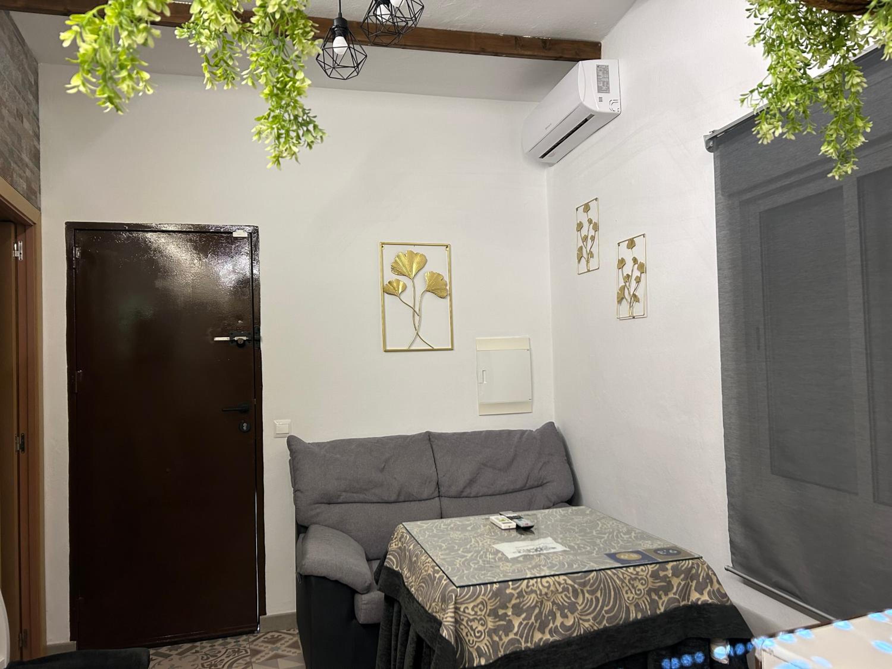 One-Bedroom House - Photo 6
