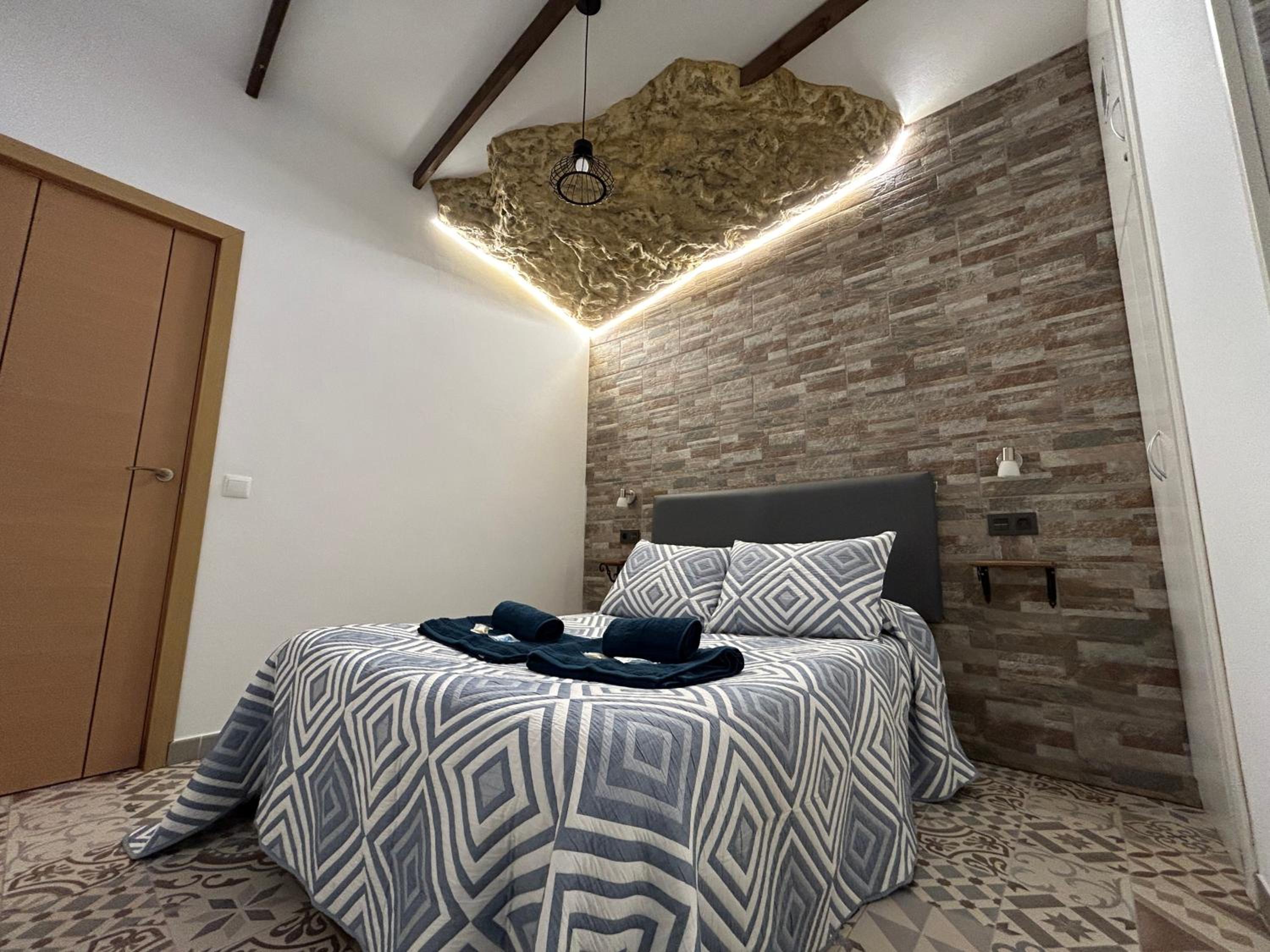 One-Bedroom House - Photo 8
