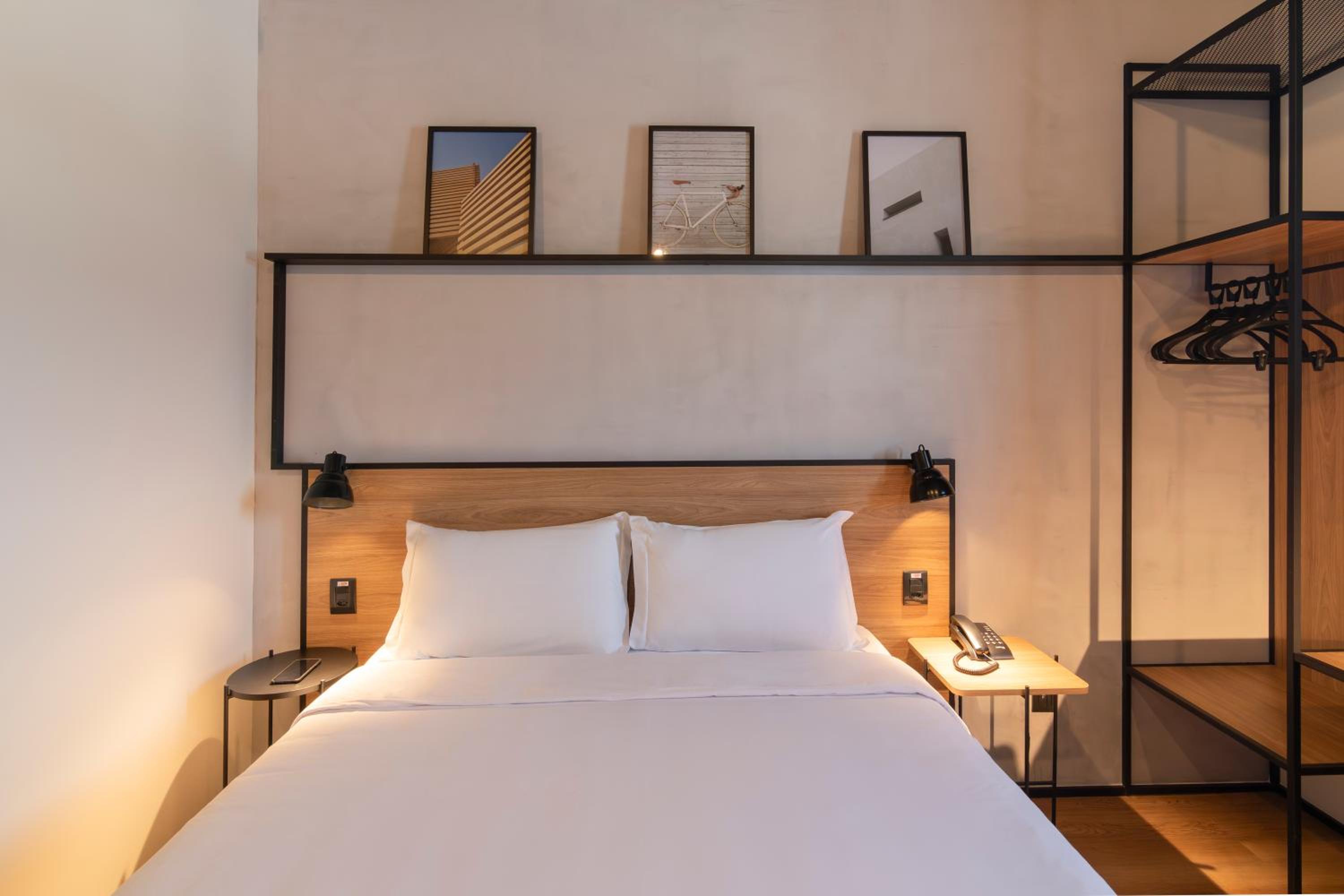 Standard Non Smoking Room with One Double Bed photo 2