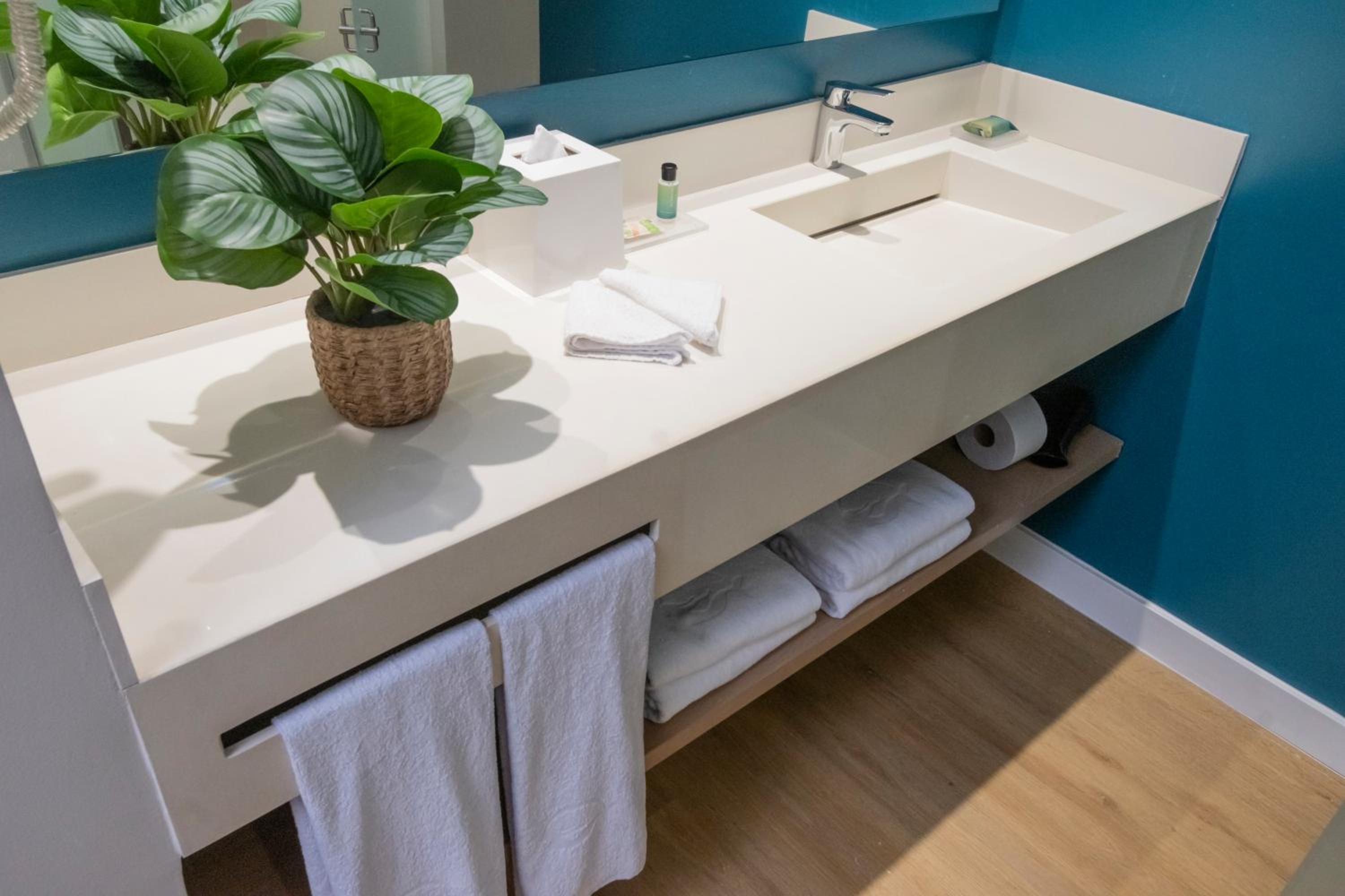 Standard Twin Room with Sea View photo 3