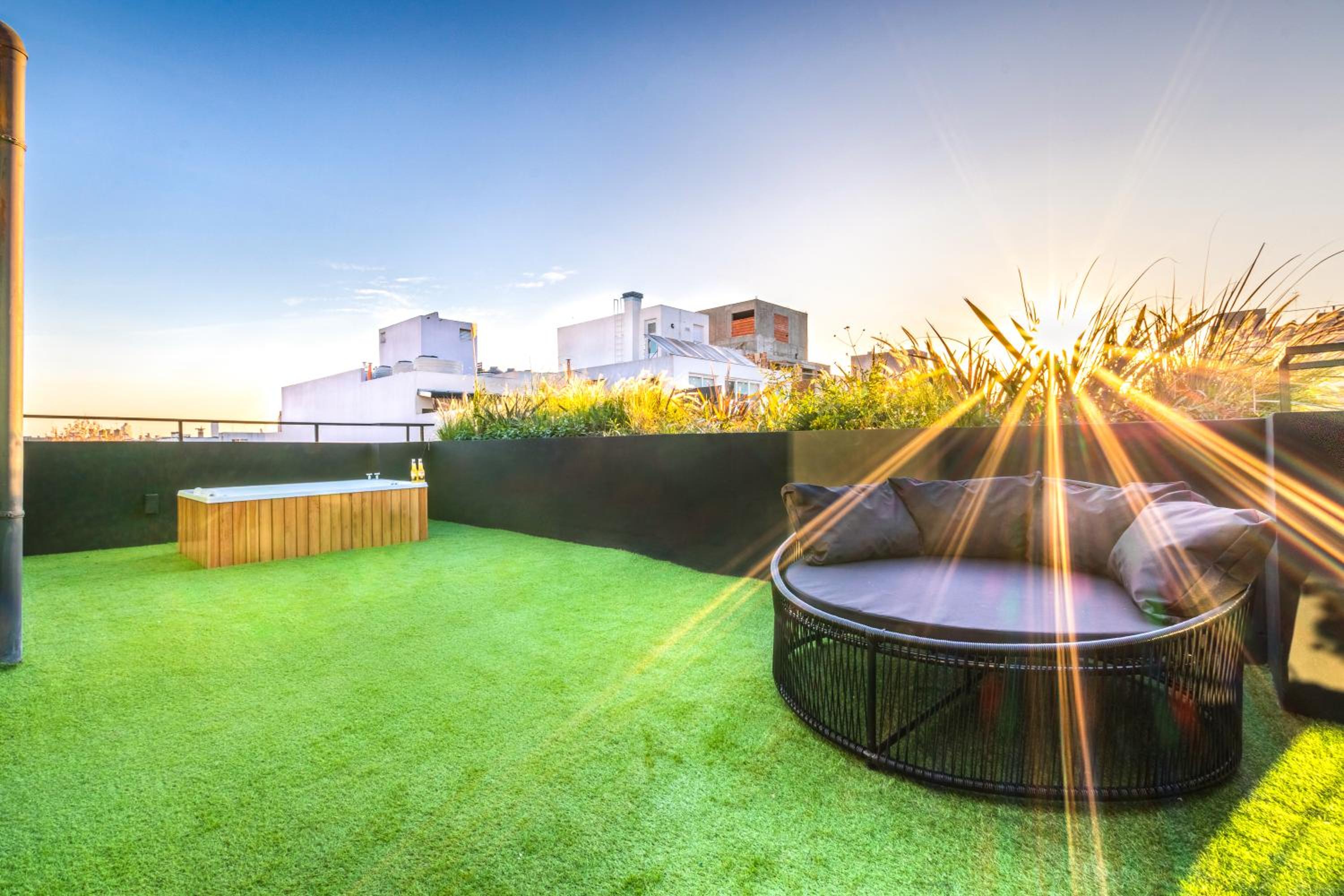 One-Bedroom Apartment with Rooftop Spa Bath photo 2