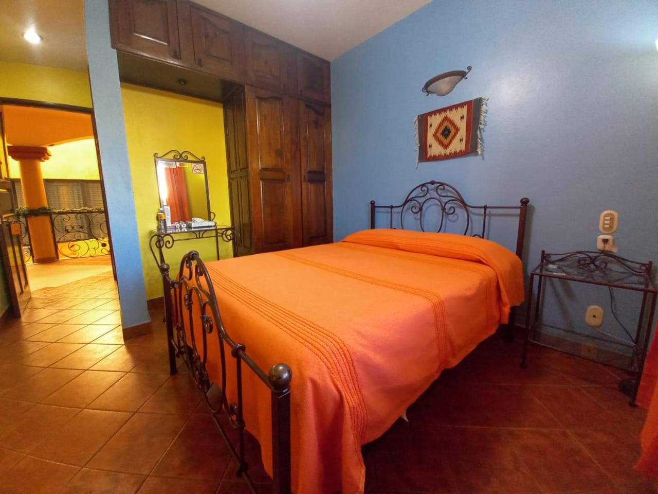 Double Room - Photo 5