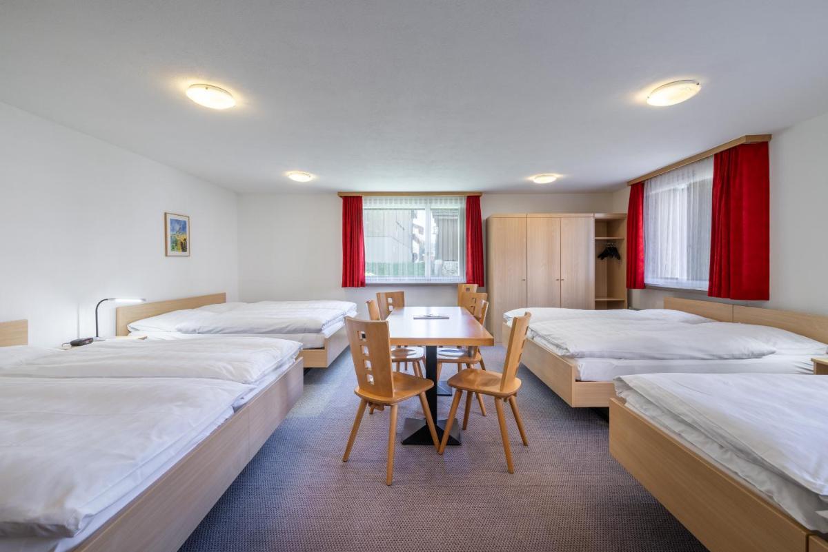Eight Bedded Room with Shared Bathroom photo 1