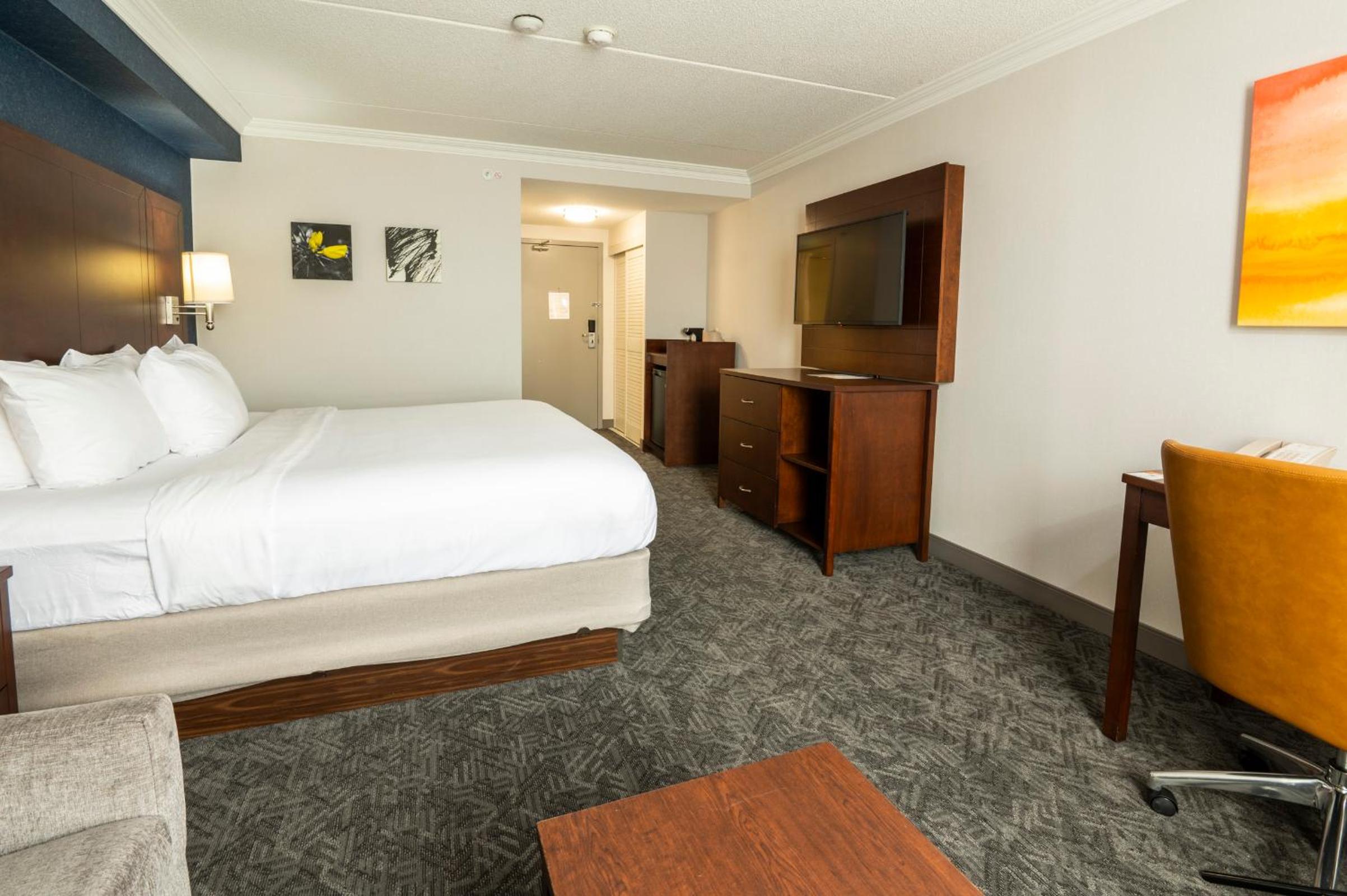 King Room  with Sofa-Bed - Non Smoking - Photo 4